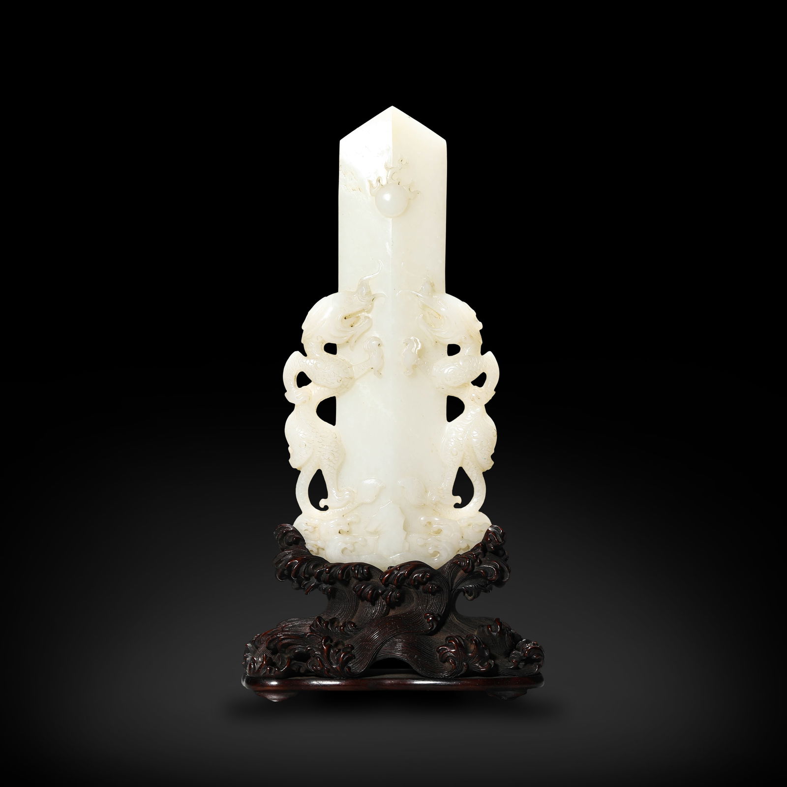 Qing Dynasty White jade gui carved with double dragons: Name Qing Dynasty White jade gui carved with double dragons Dimensions H:27cm W:9.5cm Condition Additional photographs and condition reports are available upon request as a courtesy