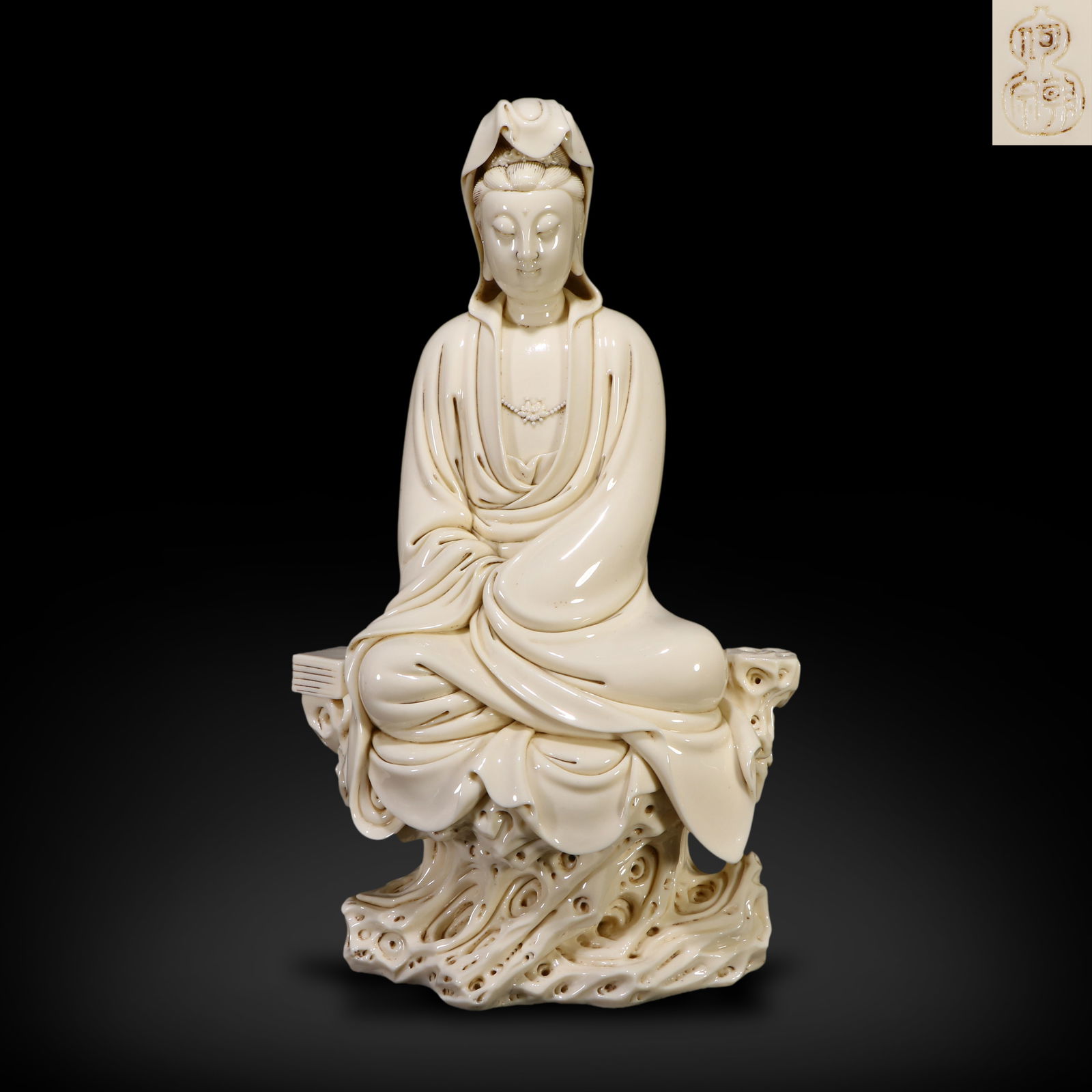 Ming Dynasty Dehua kiln white-glazed Guanyin statue, made by He Chaozong (1 of 5)