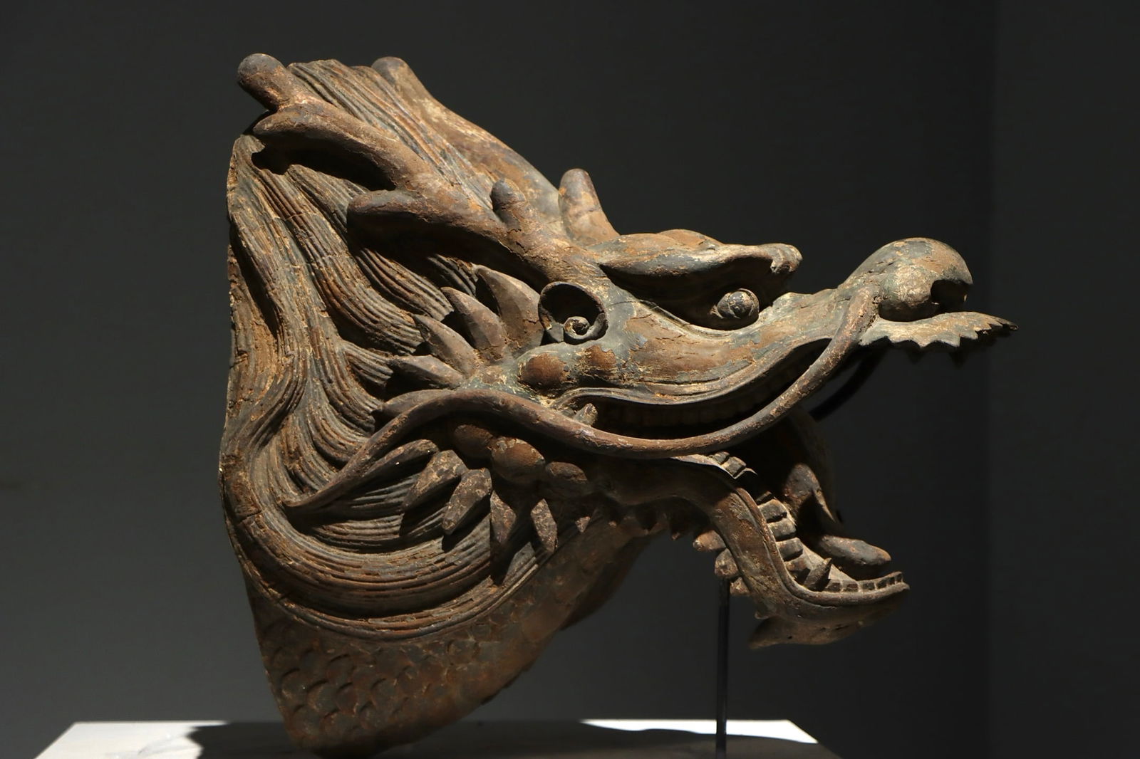 Ming Dynasty Wood-carved dragon head ornament (1 of 9)