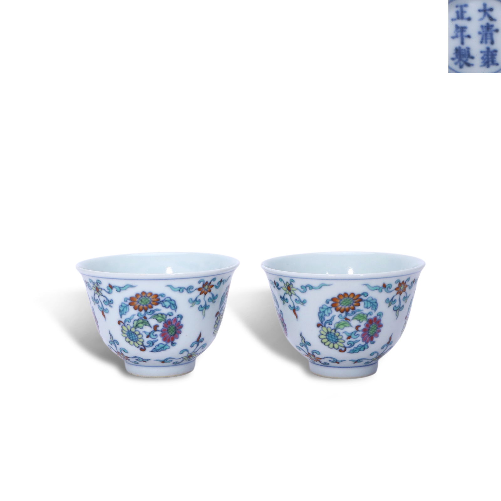 Qing Dynasty Yongzheng period, A pair of Doucai cups with chrysanthemum medallion patterns (1 of 5)