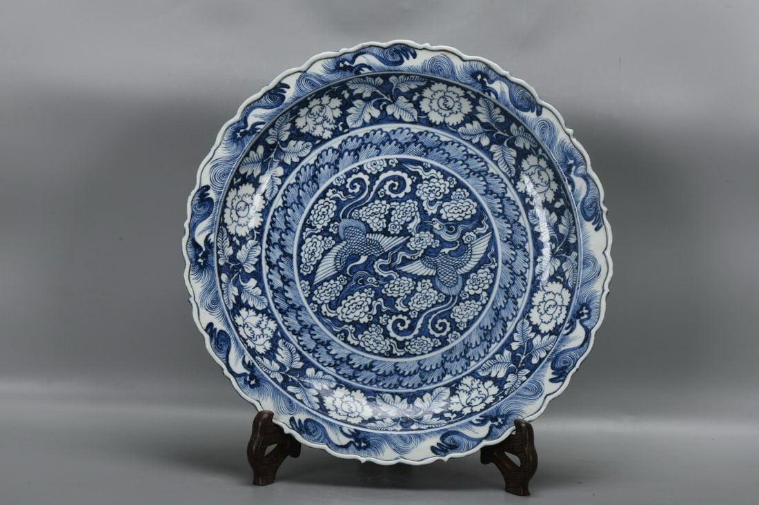 YUAN DYNASTY BLUE AND WHITE LOTUS PATTERN PLATE: Name YUAN DYNASTY BLUE AND WHITE LOTUS PATTERN PLATE Dimensions H:6CM D:44.5CM Condition Additional photographs and condition reports are available upon request as a courtesy to our
