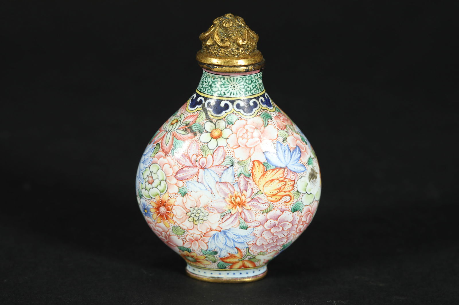 QING DYNASTY COPPER-BODIED PAINTED ENAMEL SNUFF BOTTLE: Name QING DYNASTY COPPER-BODIED PAINTED ENAMEL SNUFF BOTTLE Dimensions H:6.5CM Condition Additional photographs and condition reports are available upon request as a courtesy to our
