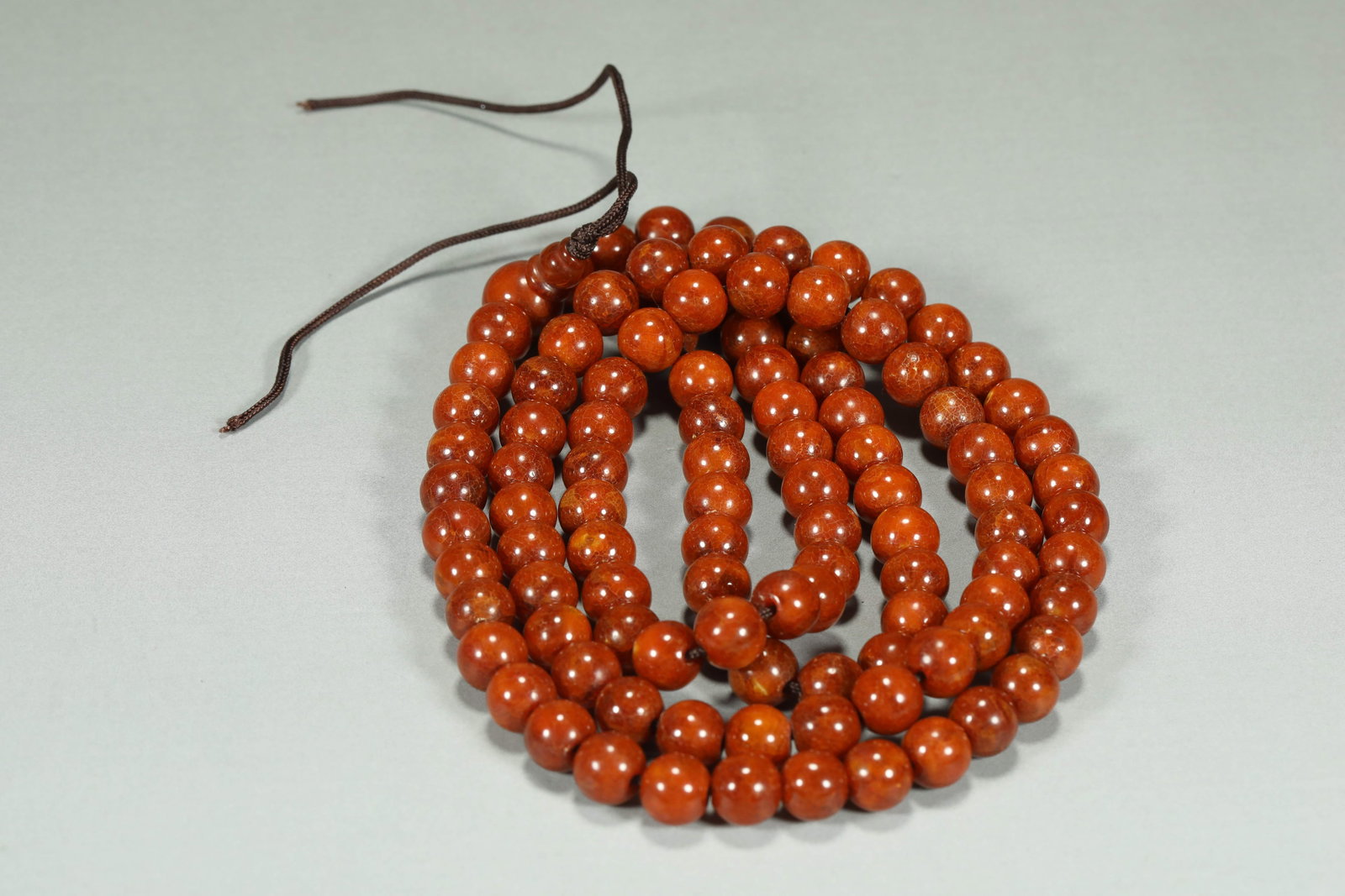 QING DYNASTY AMBER BEADS: Name QING DYNASTY AMBER BEADS Dimensions D:0.8CM WT:34.8G Condition Additional photographs and condition reports are available upon request as a courtesy to our clients. Any conditio