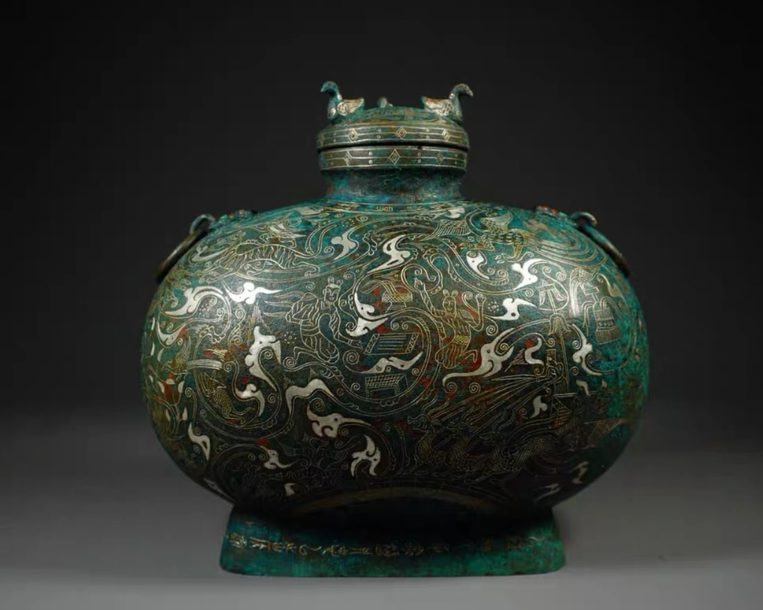 WARRING STATES PERIOD GOLD AND SILVER INLAID JAR: Name WARRING STATES PERIOD GOLD AND SILVER INLAID JAR Dimensions H:19.5CM L:20CM Condition Additional photographs and condition reports are available upon request as a courtesy to ou