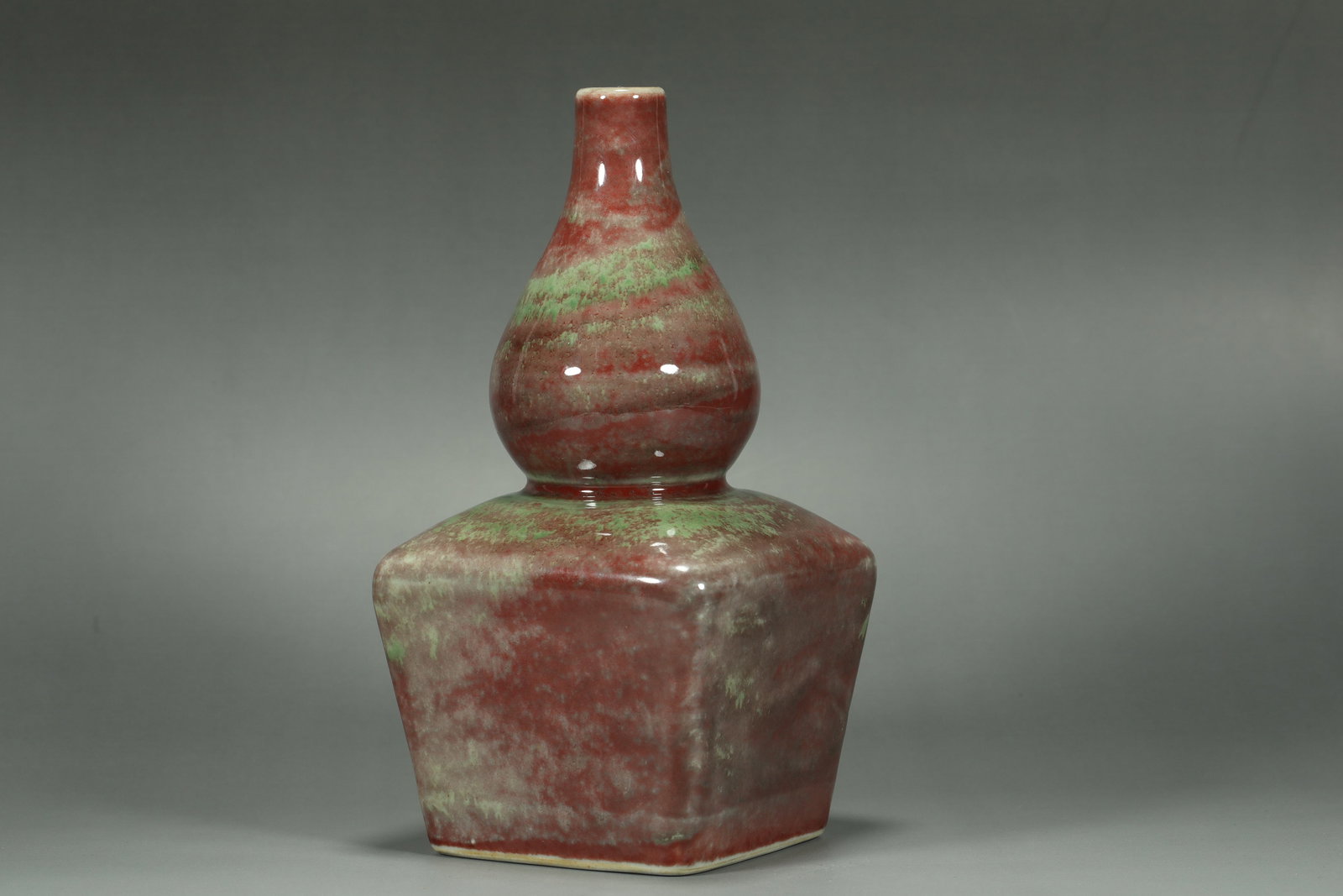 QING DYNASTY COWPEA RED GOURD BOTTLE: Name QING DYNASTY COWPEA RED GOURD BOTTLE Dimensions H:18CM D:9CM Condition Additional photographs and condition reports are available upon request as a courtesy to our clients. Any