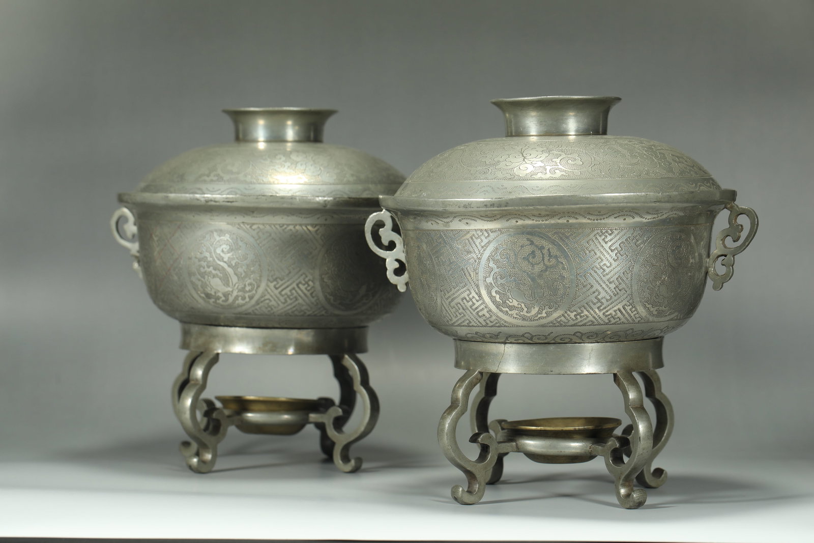 A PAIR OF QING DYNASTY TINWARE WARMING POTS: Name A PAIR OF QING DYNASTY TINWARE WARMING POTS Dimensions H:21CM L:18CM Condition Additional photographs and condition reports are available upon request as a courtesy to our clien