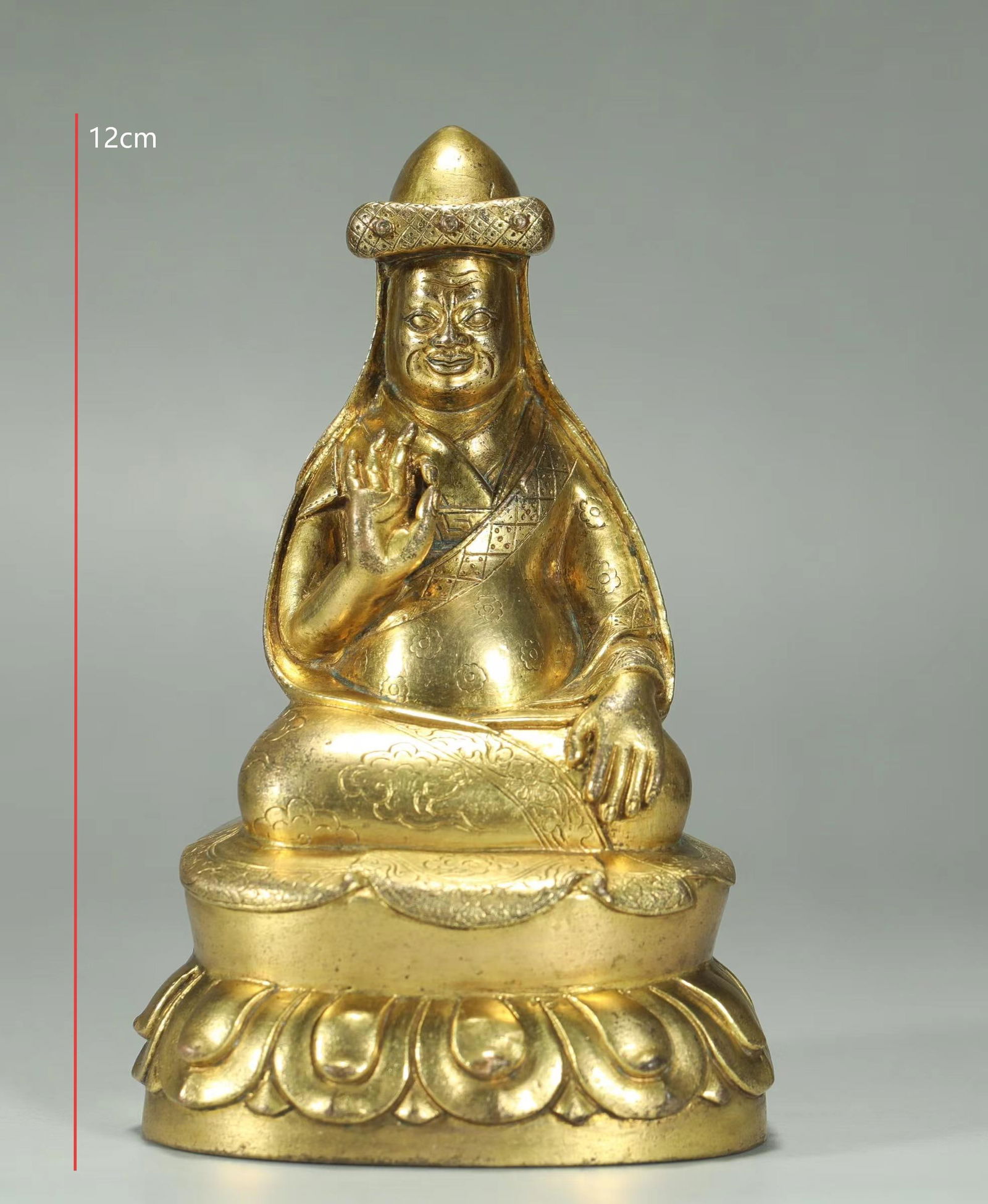 GILT BRONZE MASTER OF THE QING DYNASTY: Name GILT BRONZE MASTER OF THE QING DYNASTY Dimensions H:12CM Condition Additional photographs and condition reports are available upon request as a courtesy to our clients. Any con
