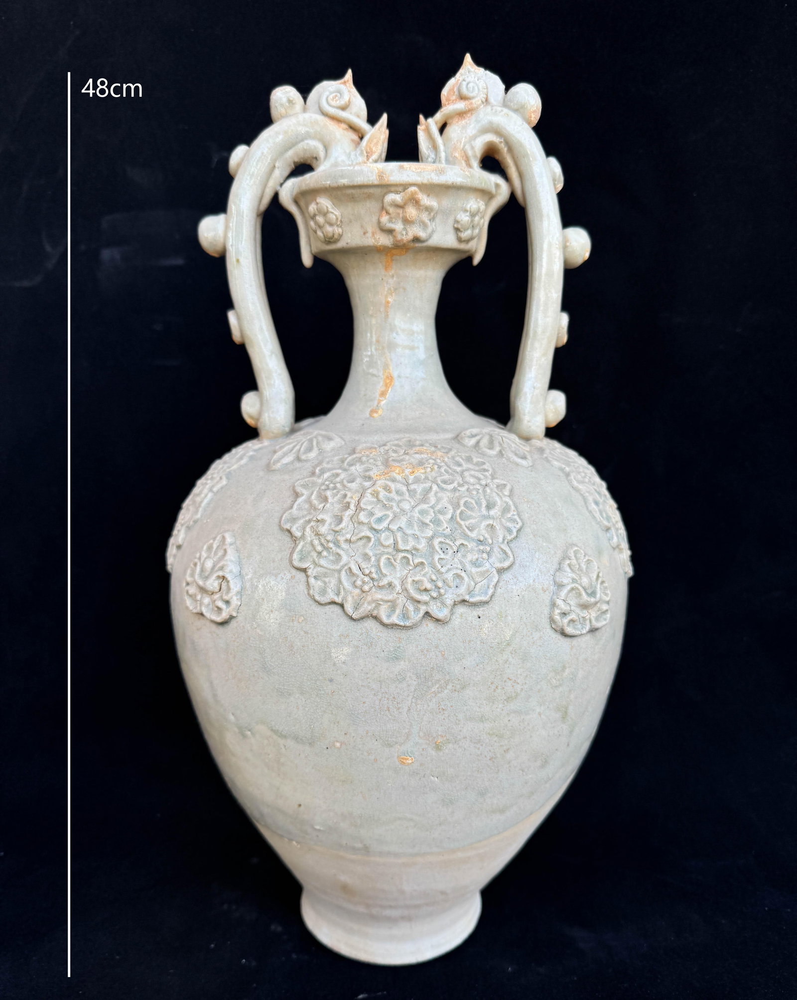 SUI DYNASTY WHITE PORCELAIN DOUBLE DRAGON BOTTLE: Name SUI DYNASTY WHITE PORCELAIN DOUBLE DRAGON BOTTLE Dimensions H:48CM Condition Additional photographs and condition reports are available upon request as a courtesy to our client