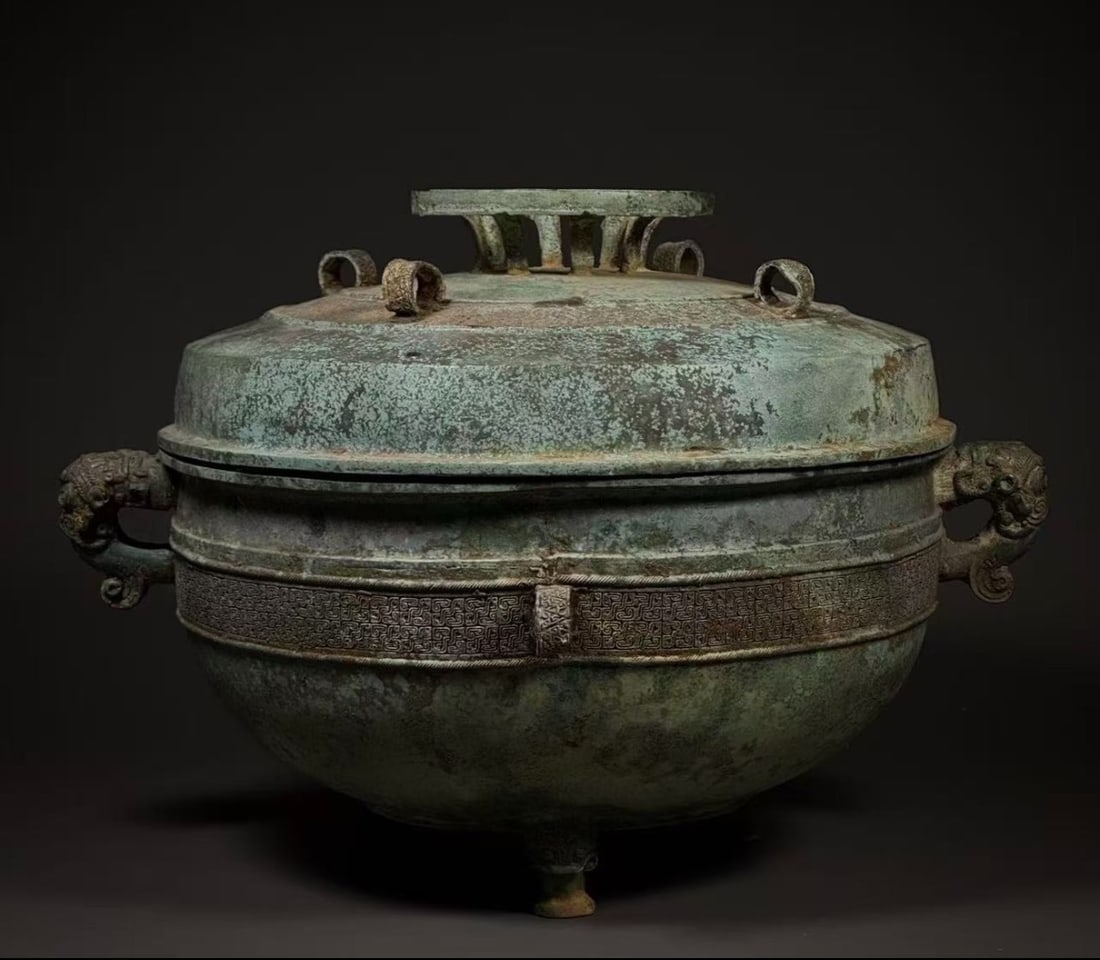 WARRING STATES PERIOD BRONZE JAR: Name WARRING STATES PERIOD BRONZE JAR Dimensions H:24CM L:33CM Condition Additional photographs and condition reports are available upon request as a courtesy to our clients. Any con