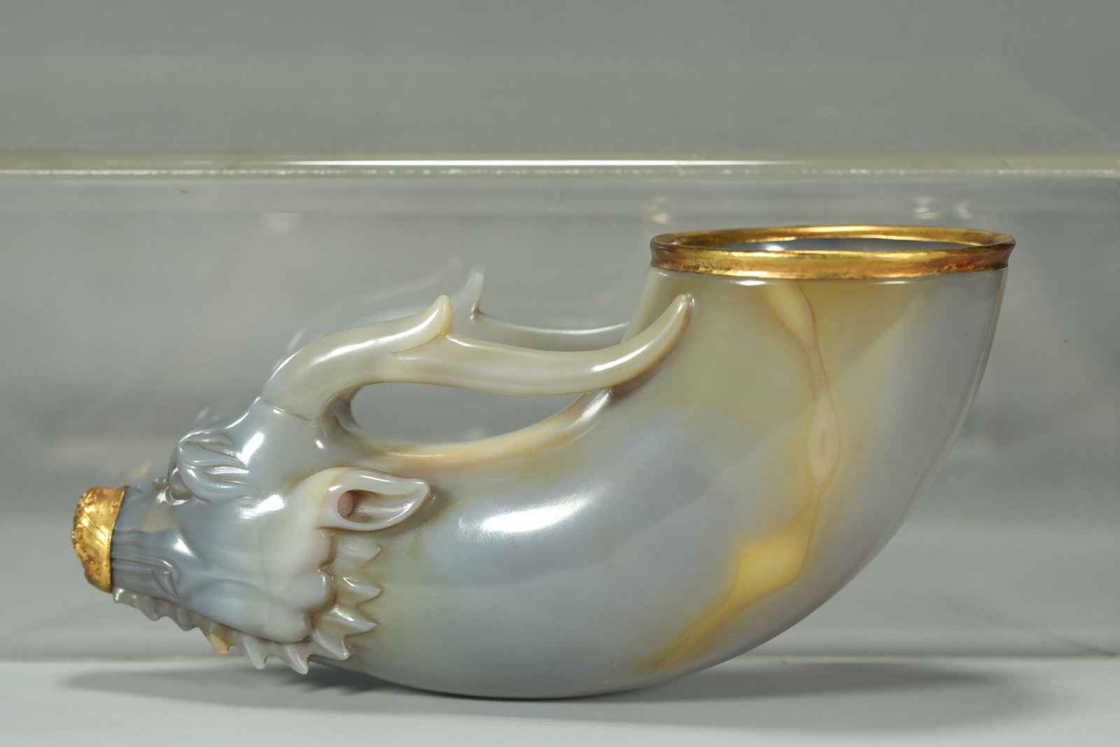 TANG DYNASTY AGATE CUP: Name TANG DYNASTY AGATE CUP Dimensions H:7CM L:15CM Condition Additional photographs and condition reports are available upon request as a courtesy to our clients. Any condition repo