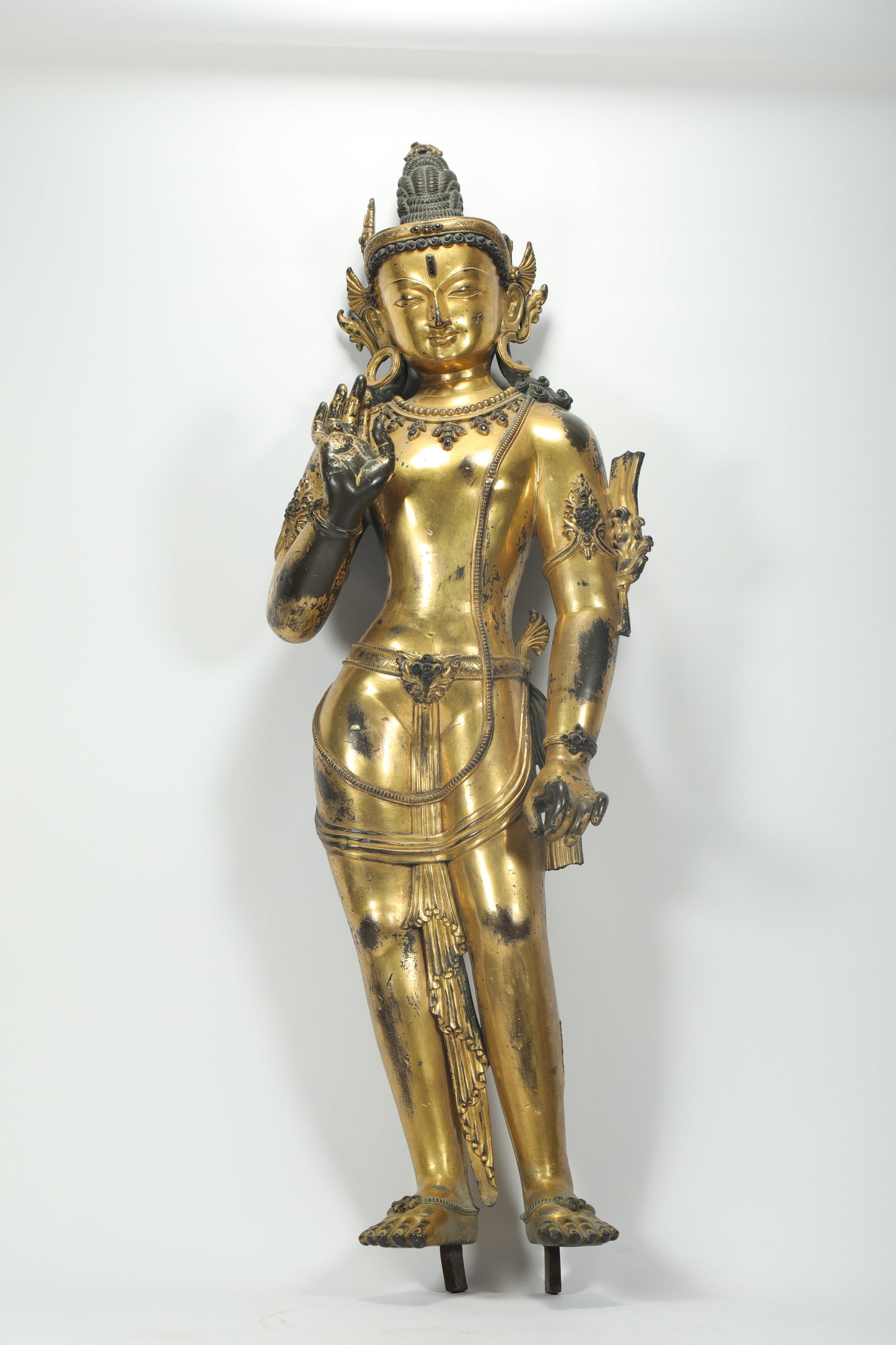 GILDED BUDDHA OF THE MING DYNASTY: Name GILDED BUDDHA OF THE MING DYNASTY Dimensions H:72CM Condition Additional photographs and condition reports are available upon request as a courtesy to our clients. Any conditio