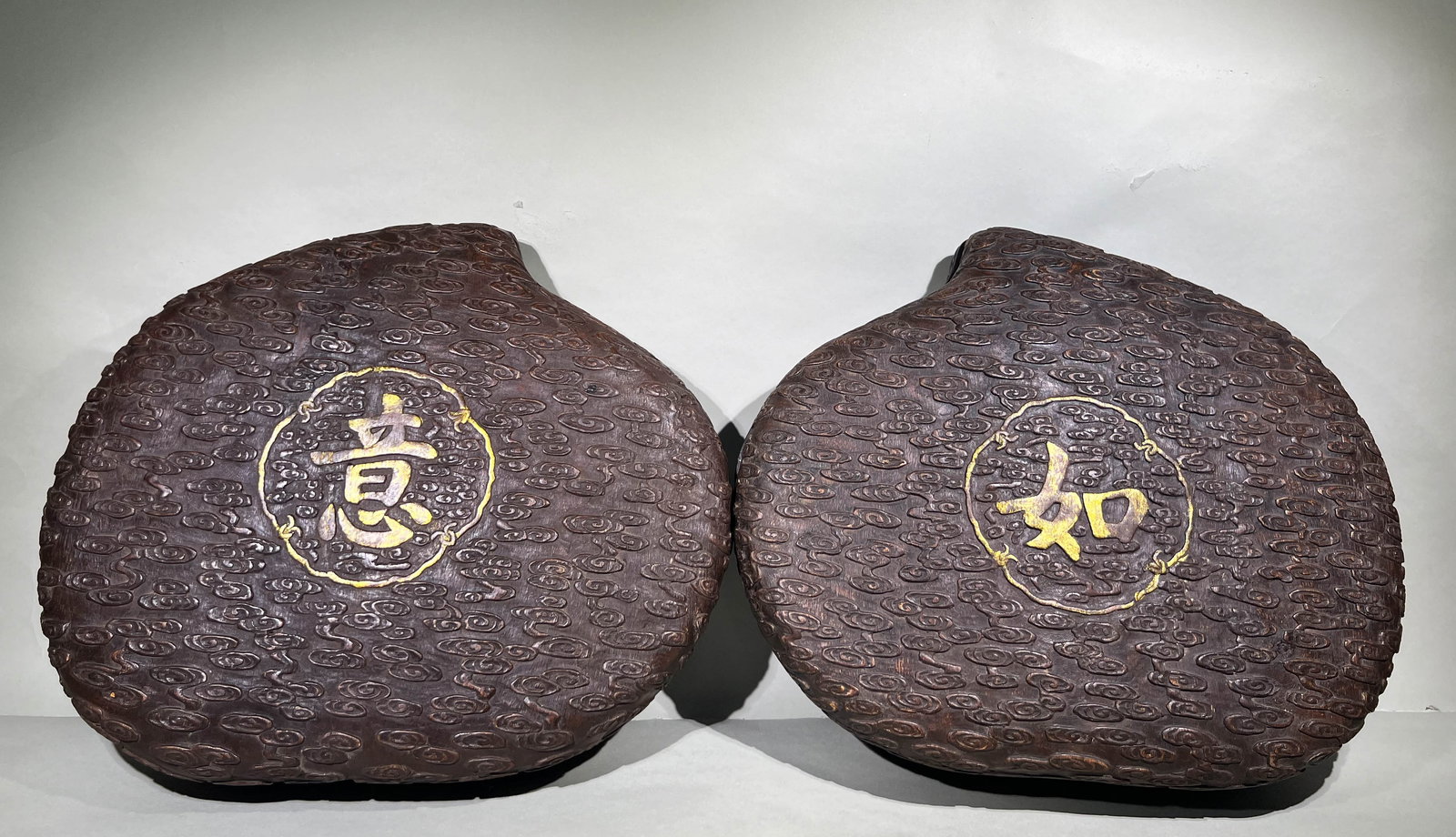 AGARWOOD LID BOX FROM THE QING DYNASTY: Name AGARWOOD LID BOX FROM THE QING DYNASTY Dimensions H:9CM L:31CM Condition Additional photographs and condition reports are available upon request as a courtesy to our clients. An