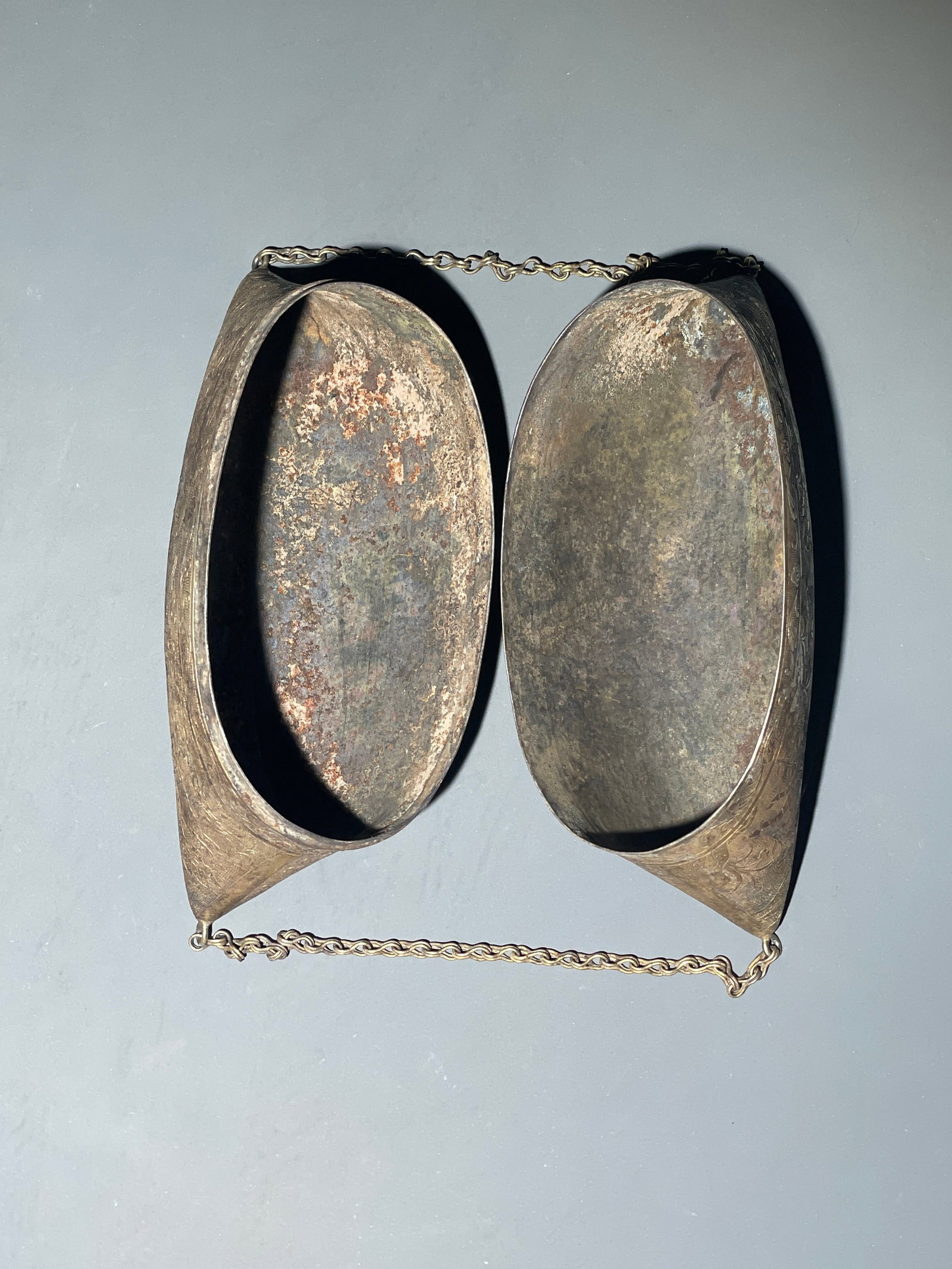 TANG DYNASTY SILVER INCENSE POUCH: Name TANG DYNASTY SILVER INCENSE POUCH Dimensions H:10.5CM L:16CM Condition Additional photographs and condition reports are available upon request as a courtesy to our clients. Any