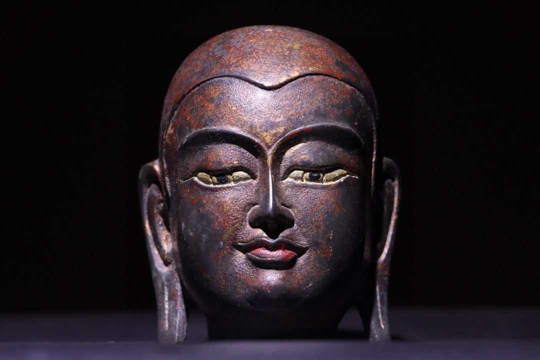 QING DYNASTY BRONZE BUDDHA HEAD: Name QING DYNASTY BRONZE BUDDHA HEAD Dimensions H:11CM L:8CM Condition Additional photographs and condition reports are available upon request as a courtesy to our clients. Any condi