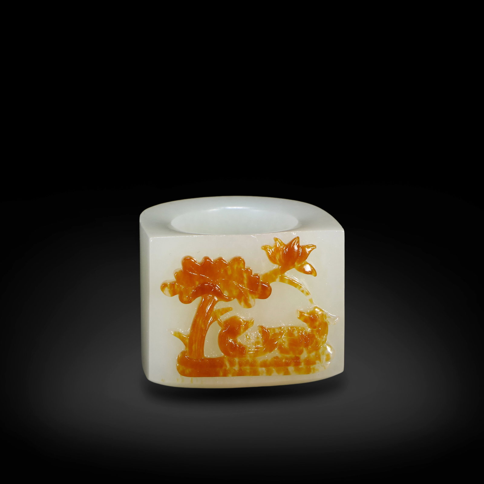 Qing Dynasty Hetian white jade thumb ring carved with lotus and mandarin duck motifs (1 of 5)