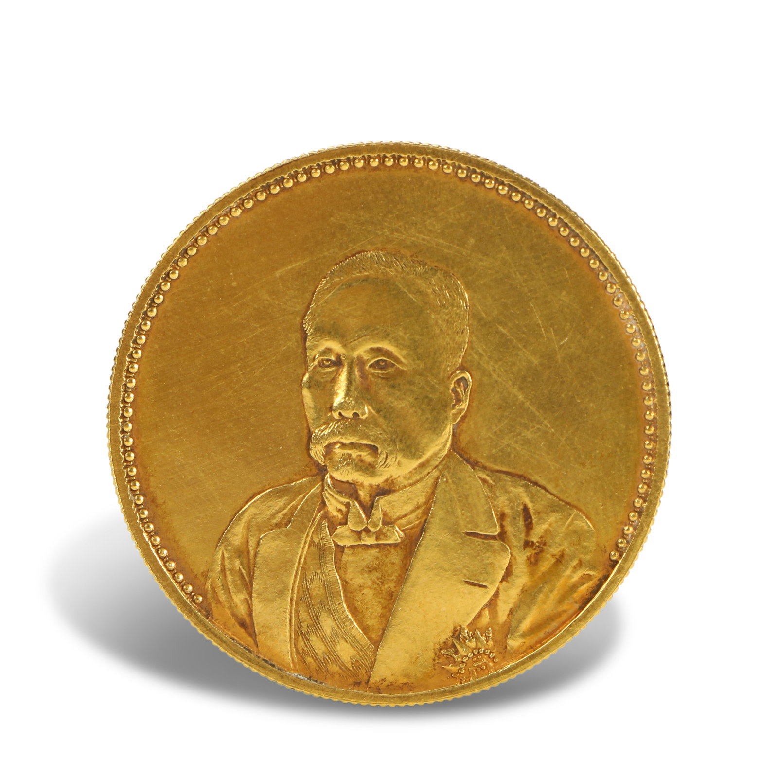 An Ancient Chinese Gold Coin: Name An Ancient Chinese Gold Coin Dimensions D:3.9cm Wt:38g Condition Additional photographs and condition reports are available upon request as a courtesy to our clients. Any condit