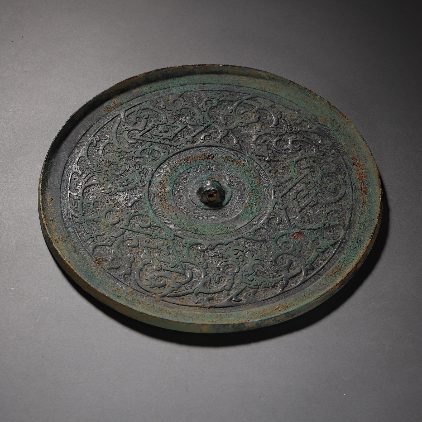 Warring States Period Bronze mirror with coiled chi-dragon patterns (1 of 6)