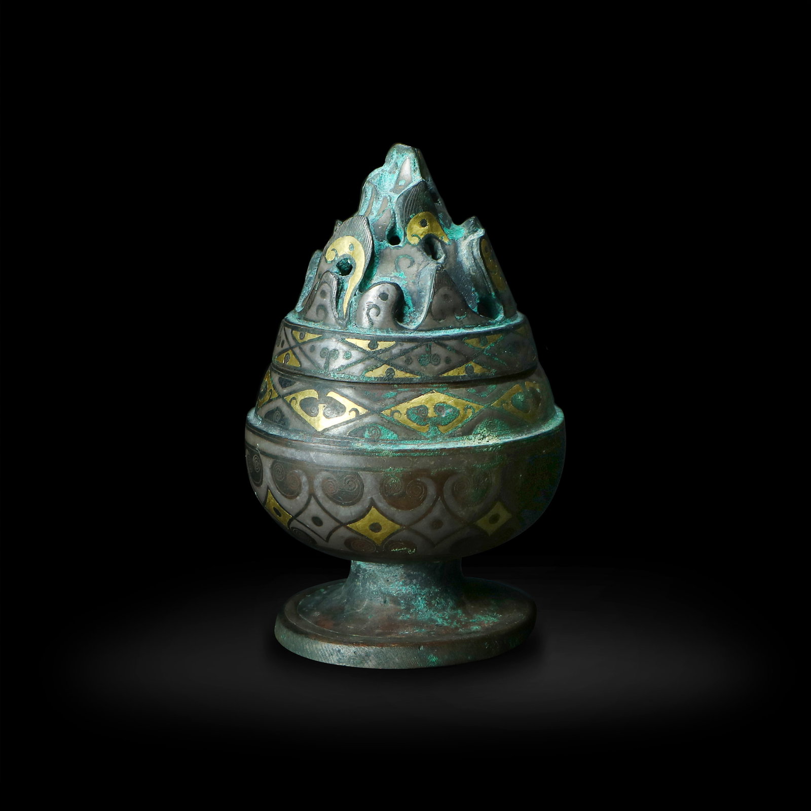 Han Dynasty Bronze boshan lu with gold and silver inlay: Name Han Dynasty Bronze boshan lu with gold and silver inlay Dimensions H:12cm D:7.8cm Condition Additional photographs and condition reports are available upon request as a courtesy