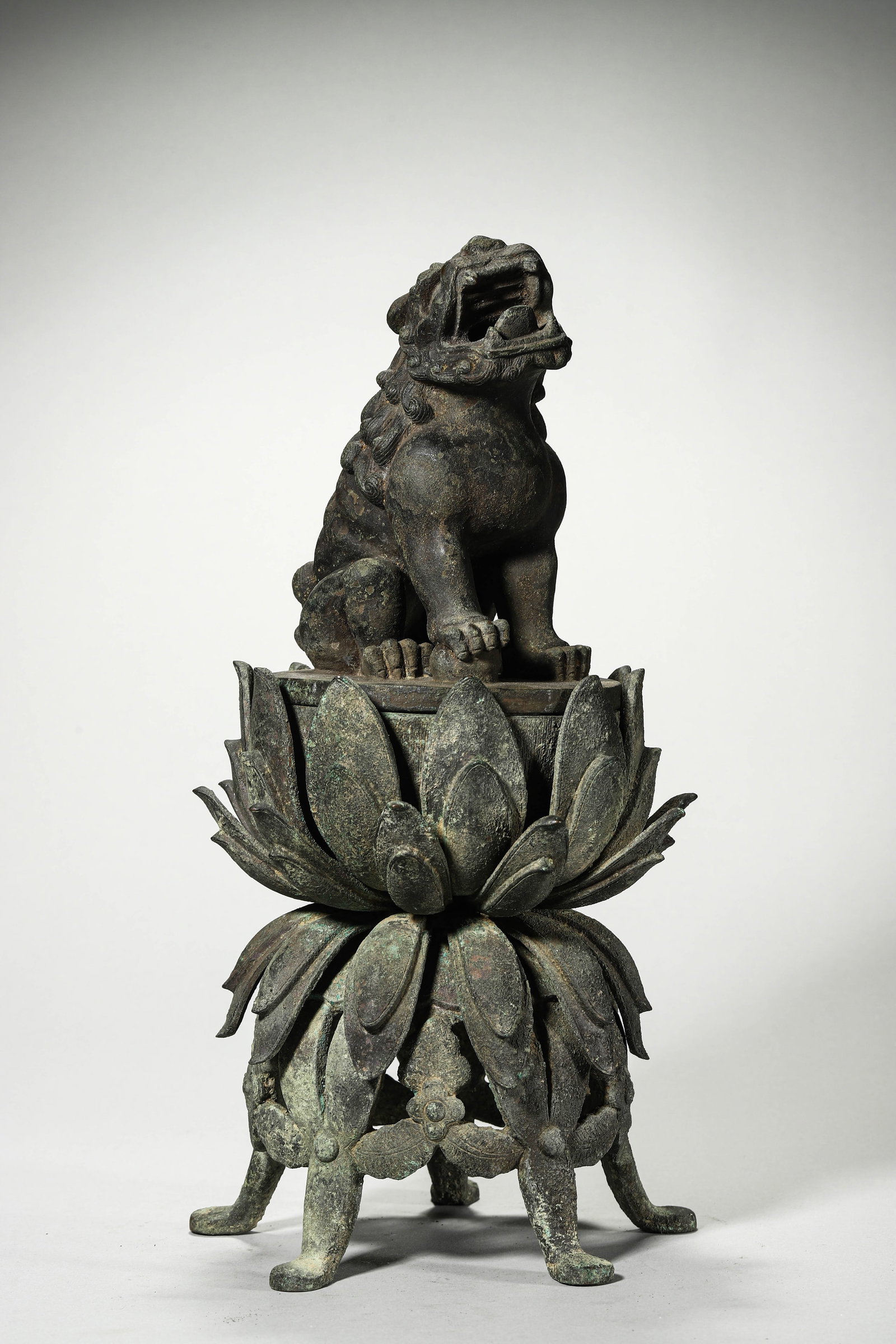Liao Dynasty Bronze lion-shaped incense burner (1 of 9)