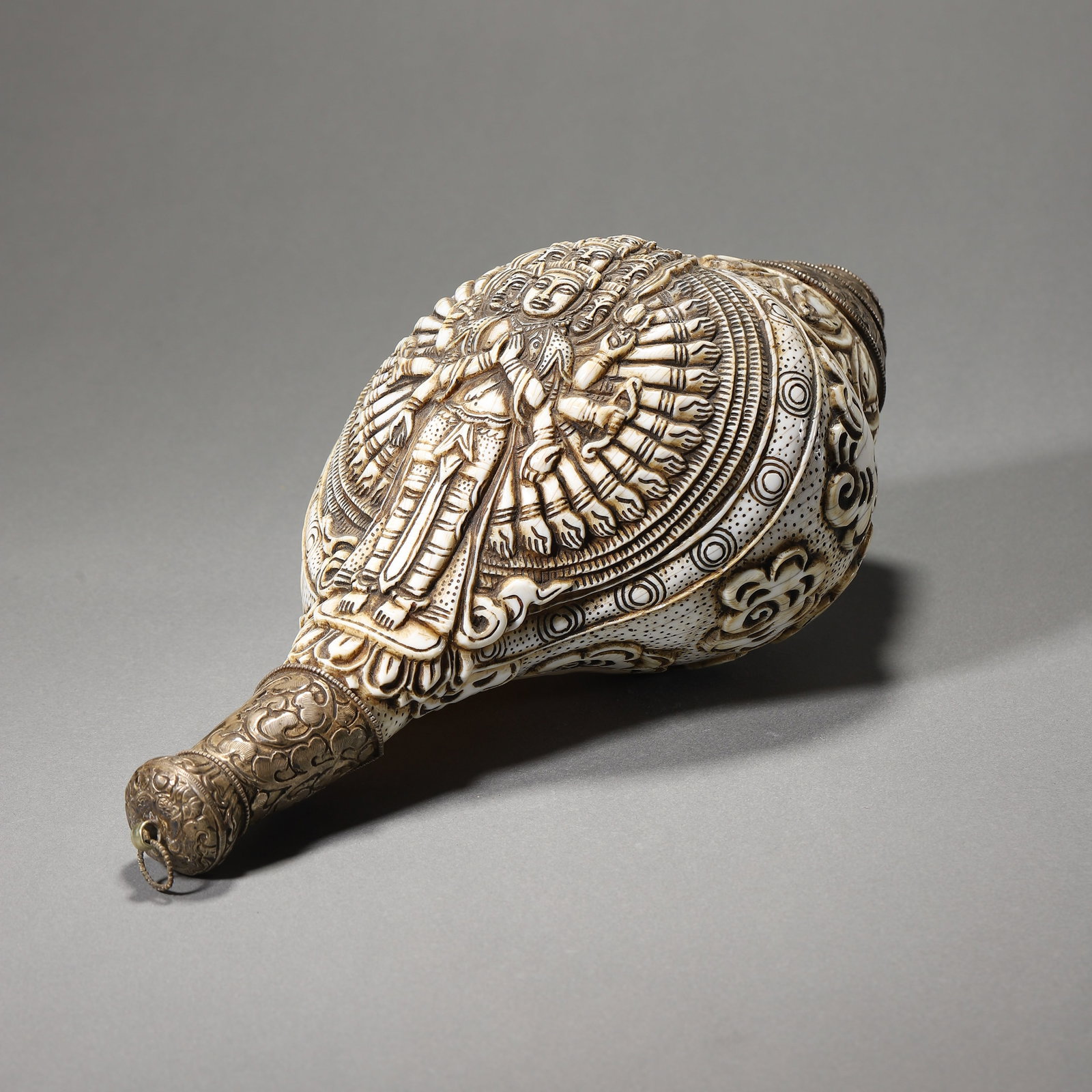 Qing Dynasty Conch shell carved in relief with Eleven-Faced Guanyin: Name Qing Dynasty Conch shell carved in relief with Eleven-Faced Guanyin Dimensions L:25cm Condition Additional photographs and condition reports are available upon request as a cour