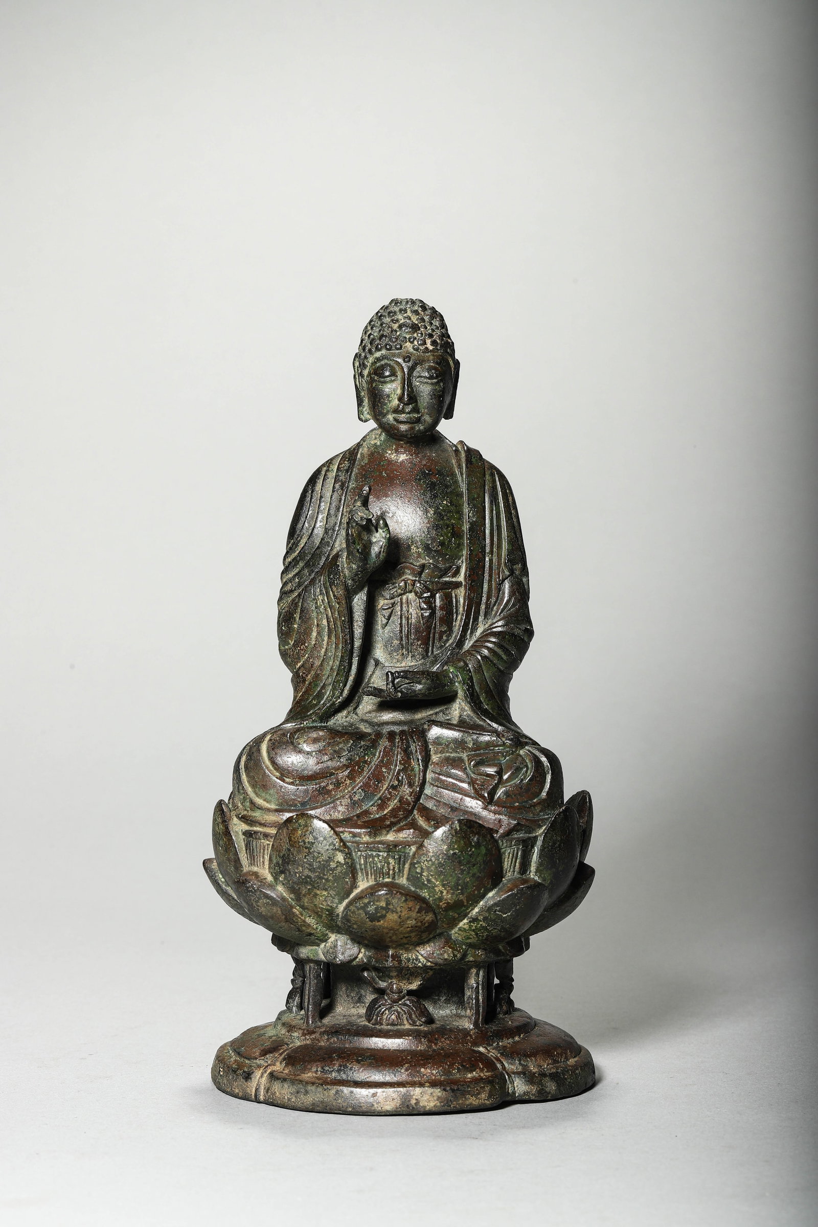 Liao Dynasty Bronze Sakyamuni Buddha statue: Name Liao Dynasty Bronze Sakyamuni Buddha statue Dimensions H:21.5cm W:10.5cm Condition Additional photographs and condition reports are available upon request as a courtesy to our c