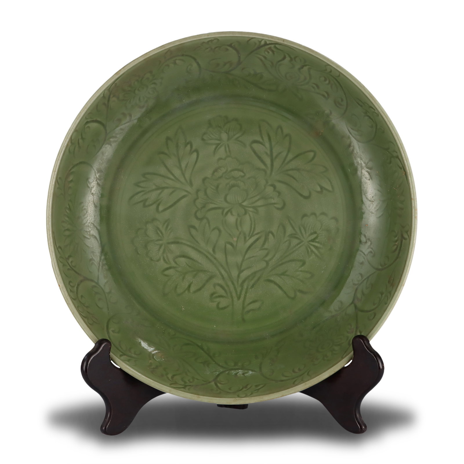 Ming Dynasty Longquan kiln large plate with incised floral patterns: Name Ming Dynasty Longquan kiln large plate with incised floral patterns Dimensions D:43.3cm Condition Additional photographs and condition reports are available upon request as a co