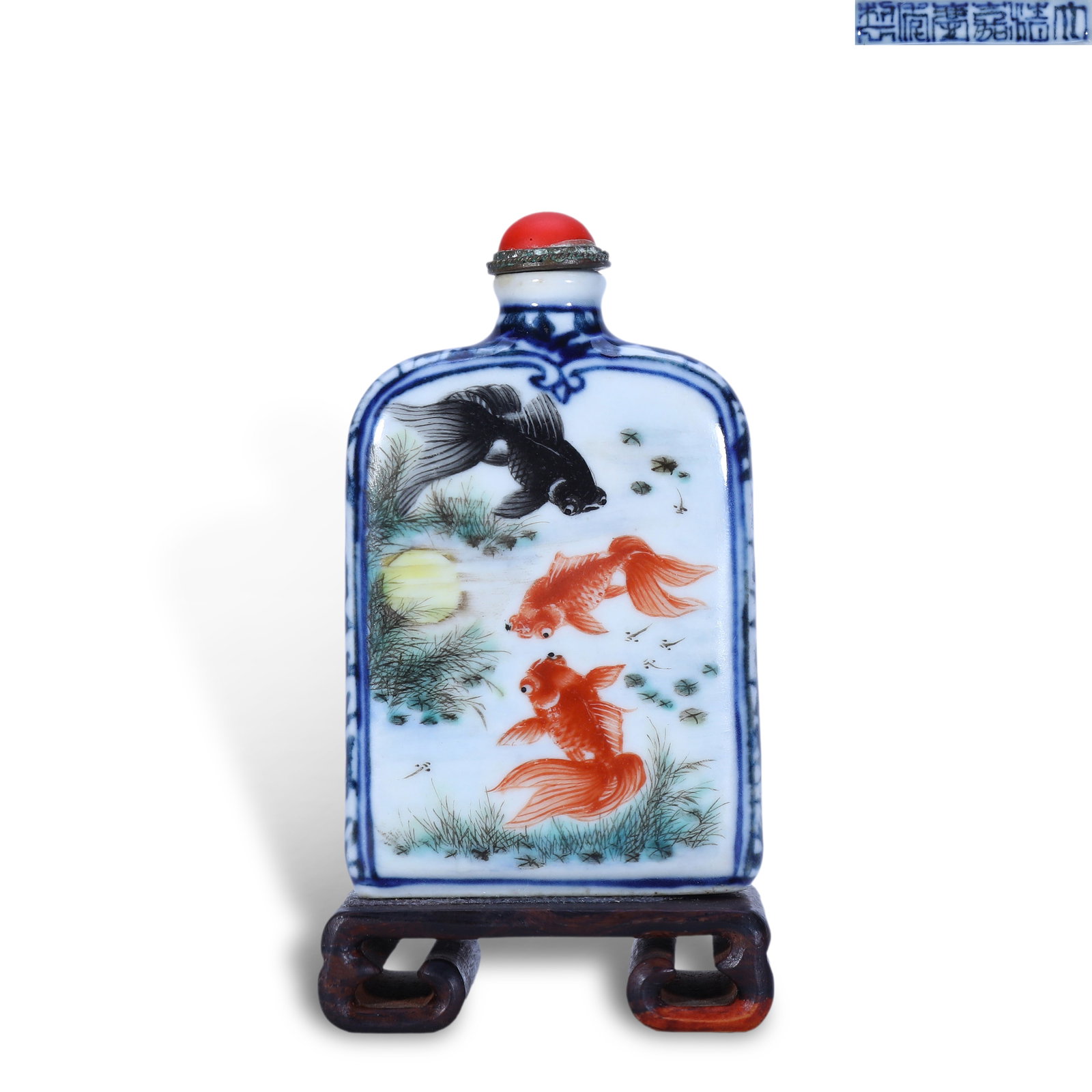 Qing Jiaqing period, Blue and White Famille Rose Snuff Bottle with Fish and Algae: Name Qing Jiaqing period, Blue and White Famille Rose Snuff Bottle with Fish and Algae Dimensions H:8.6cm W:5.2cm Description