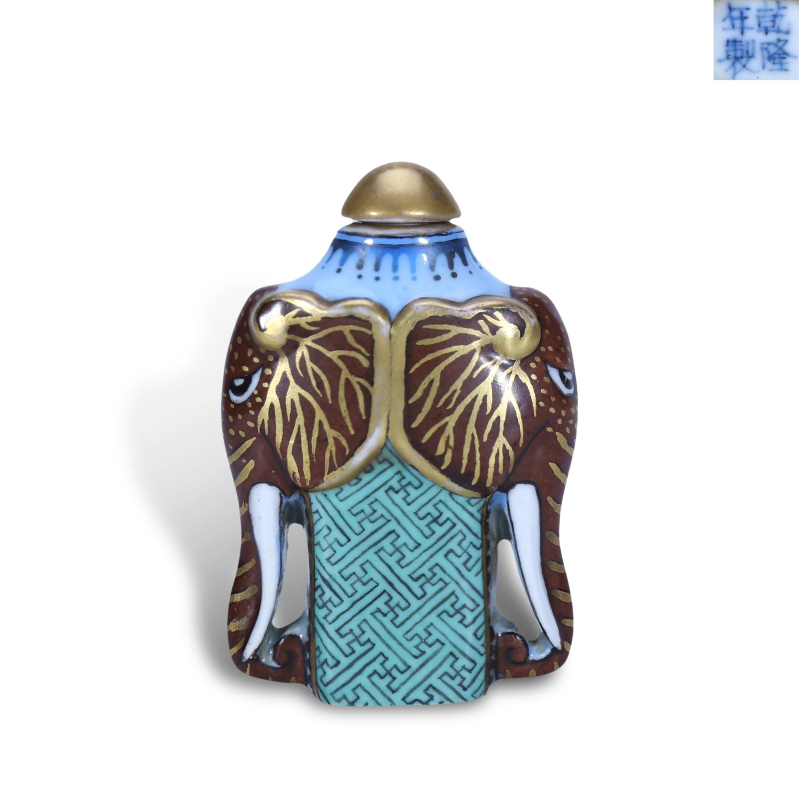 Qing Qianlong period, Famille Rose Snuff Bottle with Double Elephants (1 of 4)