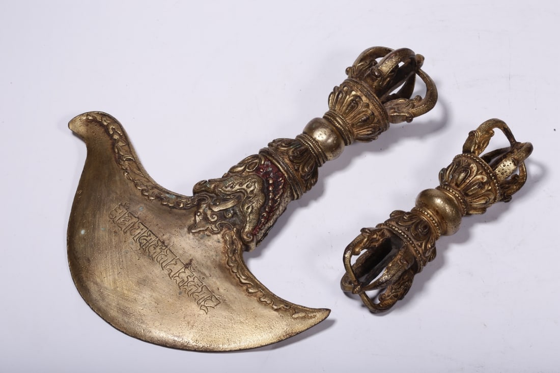Qing Dynasty, Set of Gilt Bronze Vajra Tomahawk and Vajra Pestle: Name Qing Dynasty, Set of Gilt Bronze Vajra Tomahawk and Vajra Pestle Dimensions H:22cm W:18cm/H:12.5cm W:3.5cm Description