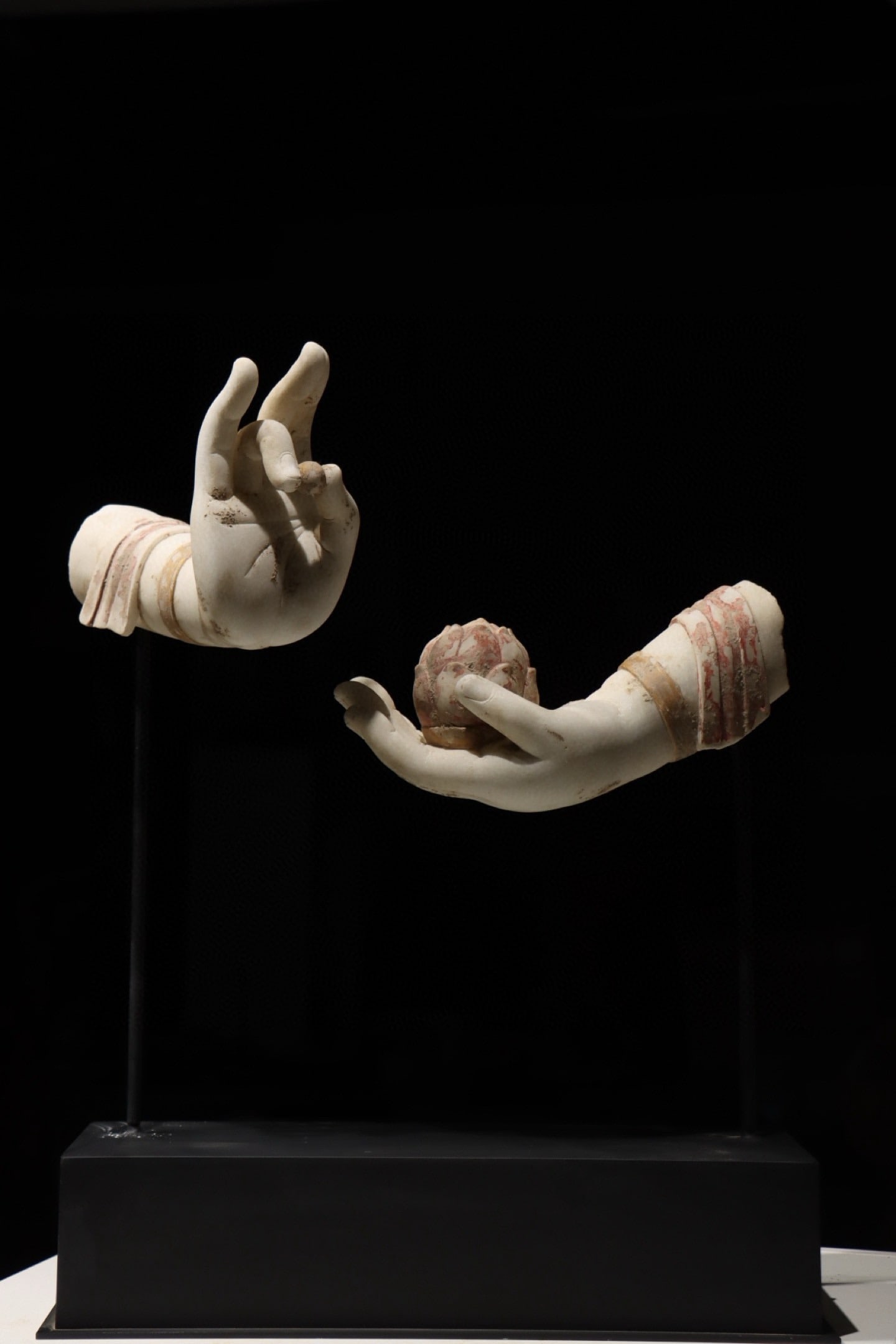 Tang Dynasty A pair of white marble Buddha's hand carvings (1 of 5)