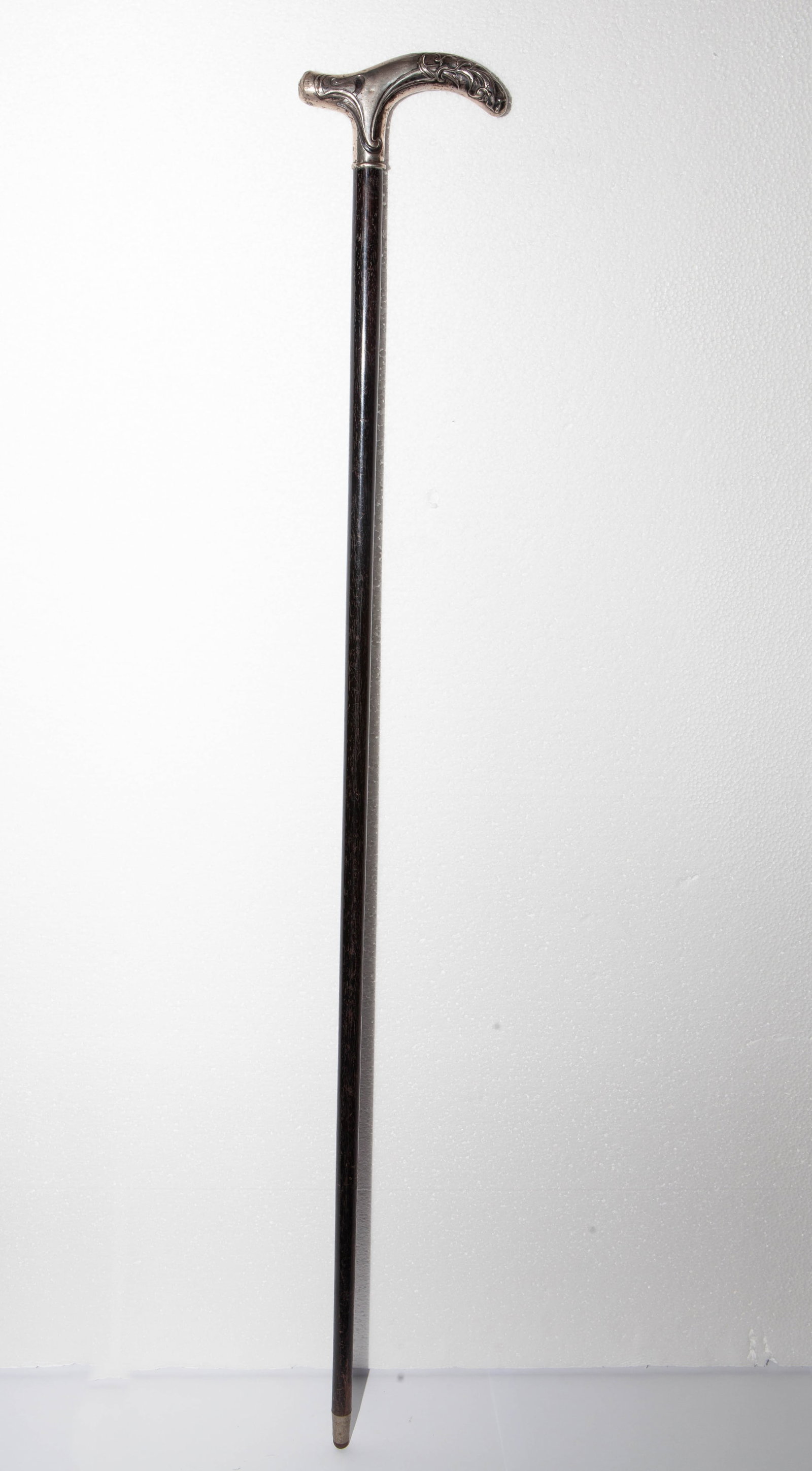 1910 Art Nouveau Walking Cane with 800 Silver Handle and Rosewood Shaft: Name 1910 Art Nouveau Walking Cane with 800 Silver Handle and Rosewood Shaft Dimensions H:92cm Description Period: 1910Style: Art Nouveau StyleMaterial: 800 Silver, Red SandalwoodOrigin: Ger