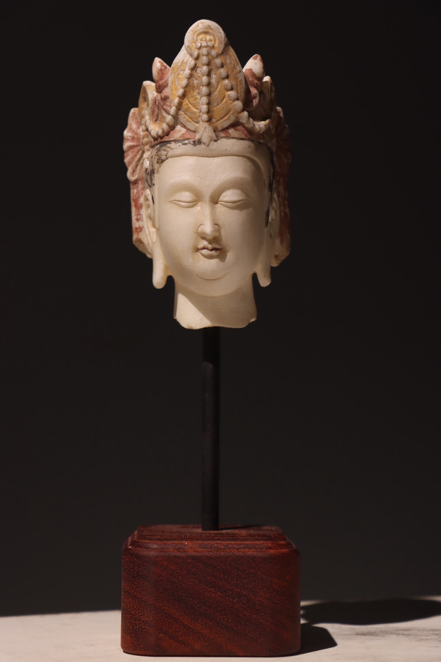 Northern Qi Dynasty,White marble carved Avalokite?vara head: Name Northern Qi Dynasty,White marble carved Avalokite?vara head Dimensions H:14cm Description