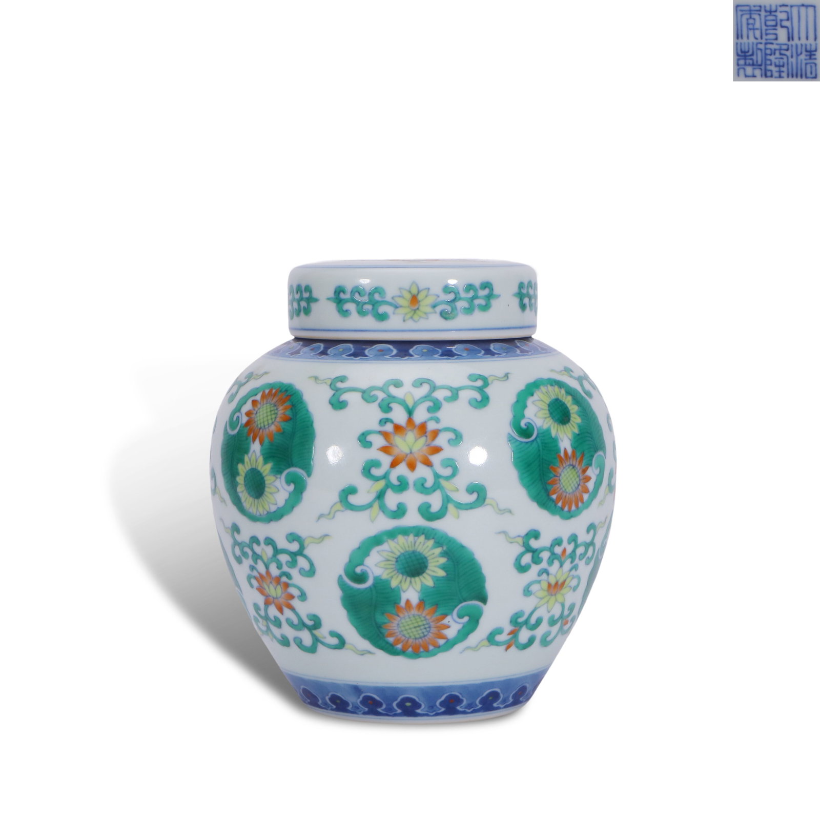 Qing Dynasty Qianlong period, Doucai covered jar with chrysanthemum medallion patterns: Name Qing Dynasty Qianlong period, Doucai covered jar with chrysanthemum medallion patterns Dimensions H:13cm D:12cm Description