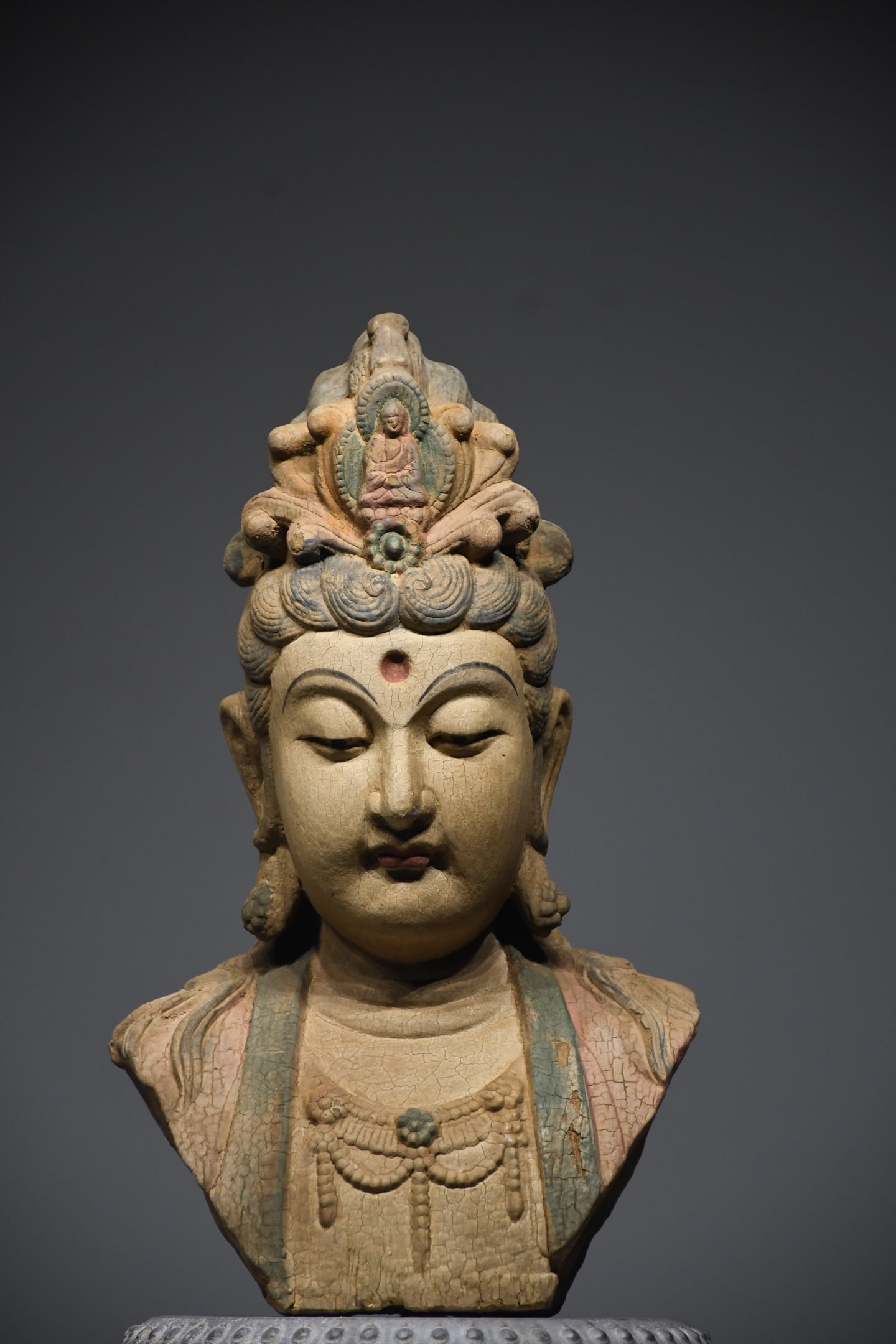 Song Dynasty,Painted wood carved half-body Avalokite?vara statue (1 of 6)