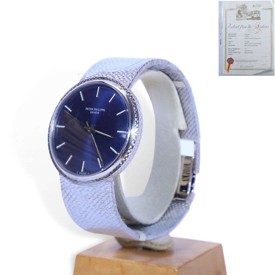 1974 Rare & Luxurious Patek Philippe Calatrava 18K White Gold Simple Wristwatch: Name 1974 Rare & Luxurious Patek Philippe Calatrava 18K White Gold Simple Wristwatch Dimensions D:35mm Description An exceptionally luxurious and rare 1974 Patek Philippe Calatrava timepiece