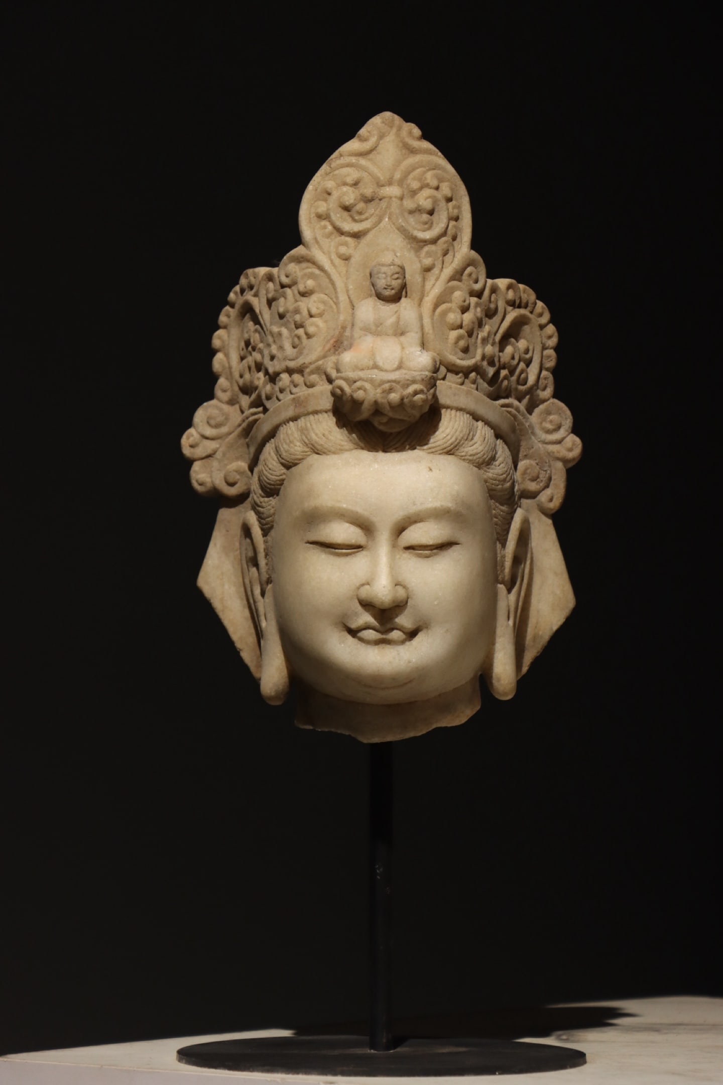 Tang Dynasty, White Marble Avalokite?vara Buddha Head: Name Tang Dynasty, White Marble Avalokite?vara Buddha Head Dimensions H:30cm Description