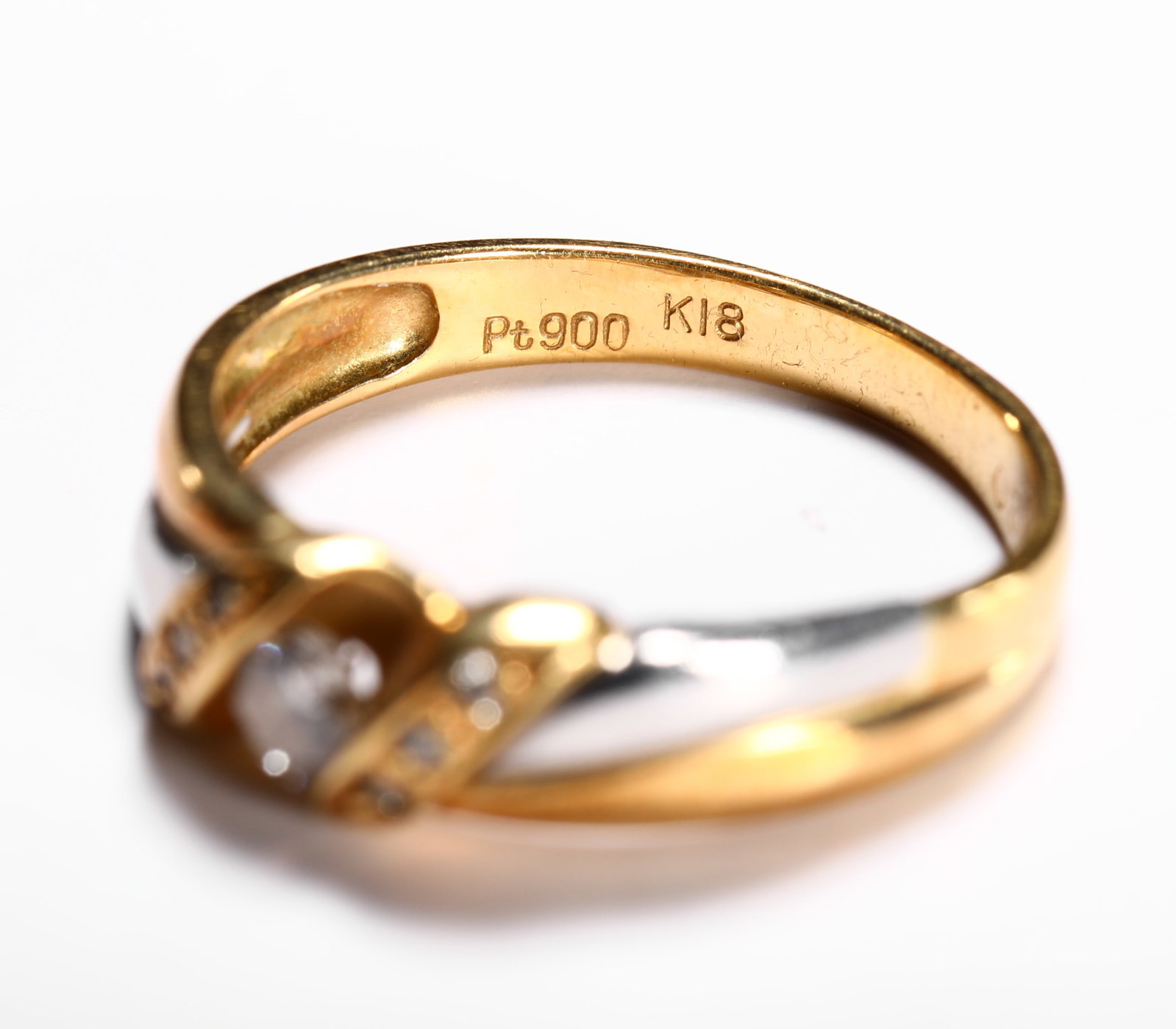 18K DIAMOND RING - 10