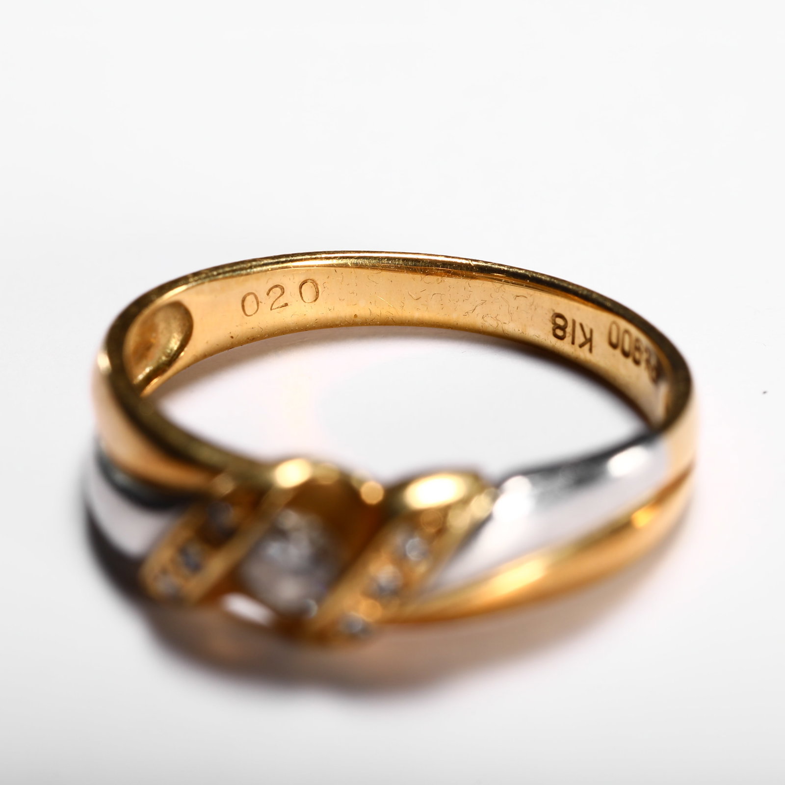 18K DIAMOND RING - 9
