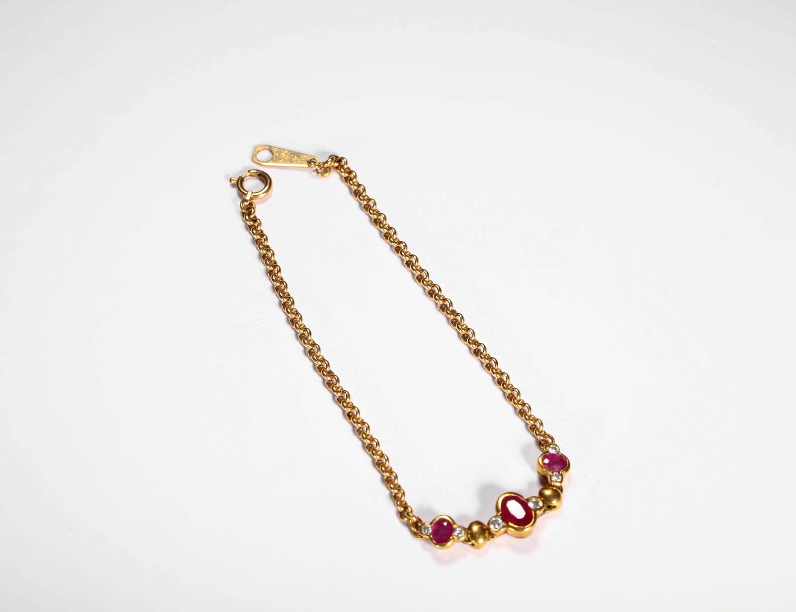 18K RUBY BRACELET: L: 18.8cm Weight: 5g