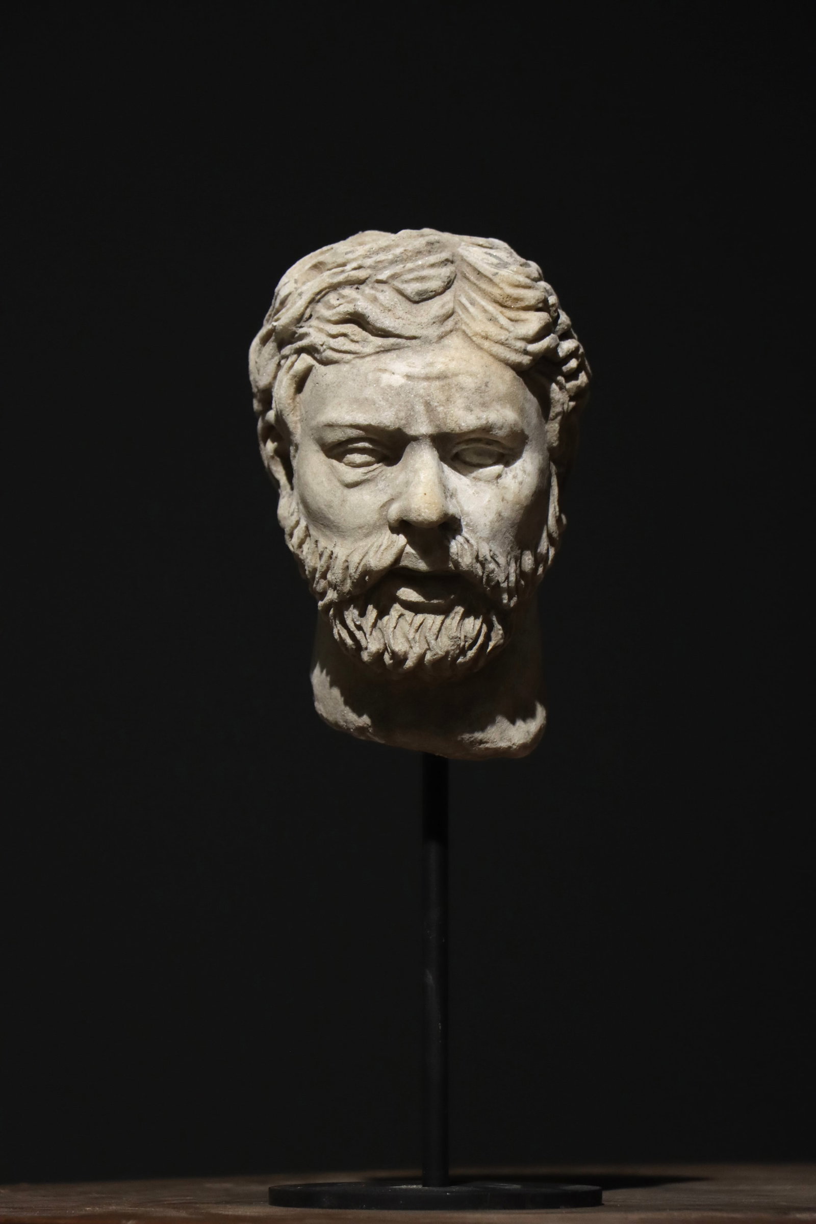 ANCIENT GREEK STONE-CARVED HEAD: H: 29cm (11.42in) H: 16cm (6.30in)