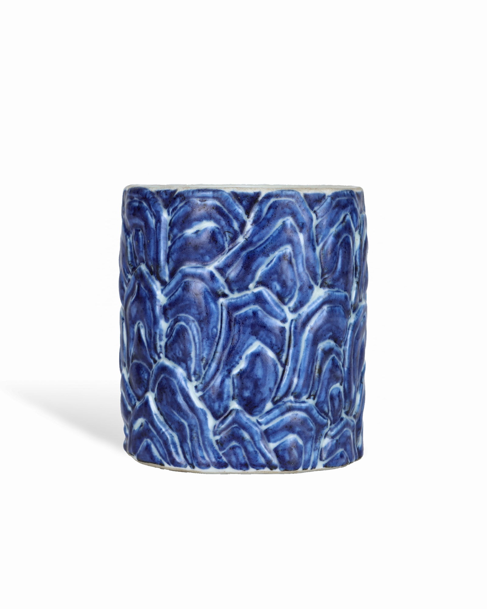 MING YONGLE BLUE AND WHITE MOUNTAIN STONE-PATTERNED PEN HOLDER (1 of 6)