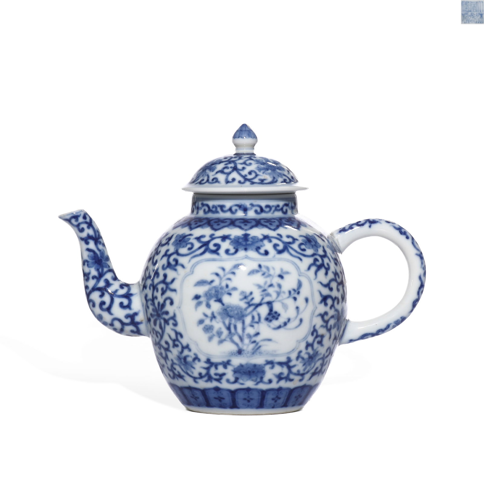 QING DAOGUANG BLUE AND WHITE FLOWER ENTWINED FLOWER CARVED MUGWORT AUSPICIOUS SYMBOL PATTERN EWER: H: 17cm W: 19.5cm