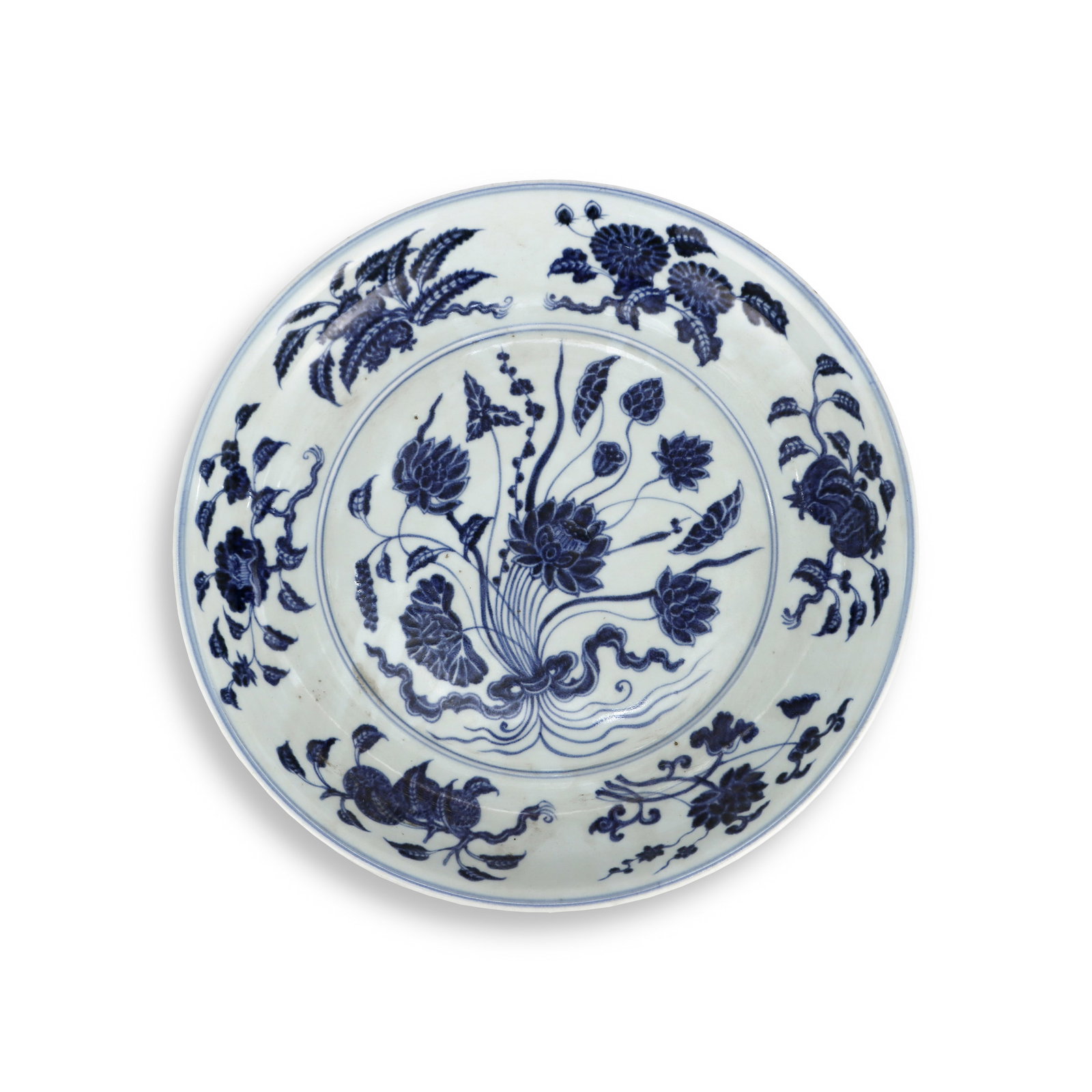 A BLUE AND WHITE LOTUS PLATE FROM THE YONGLE PERIOD OF THE MING DYNASTY: D: 35cm