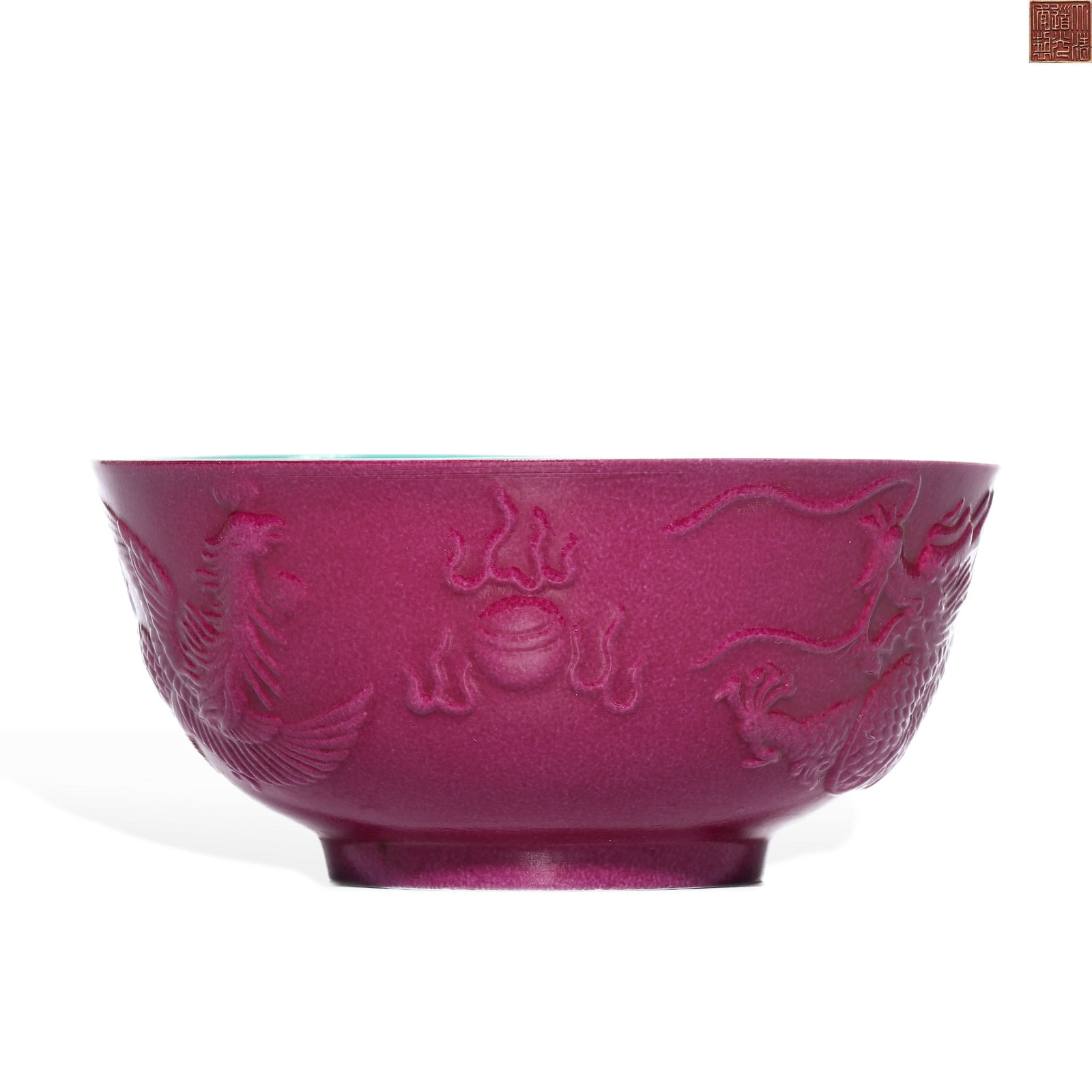 QING DAOGUANG CARMINE RED RELIEF DRAGON AND PHOENIX PATTERN BOWL: H: 6cm D: 12.2cm