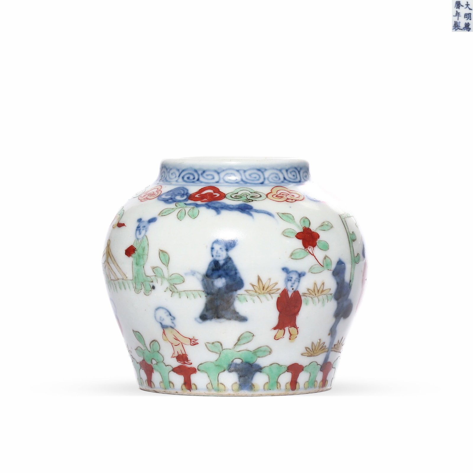 A SMALL JAR WITH A FIVE-COLOR FIGURE FROM THE WANLI PERIOD OF THE MING DYNASTY: H: 5.5cm
