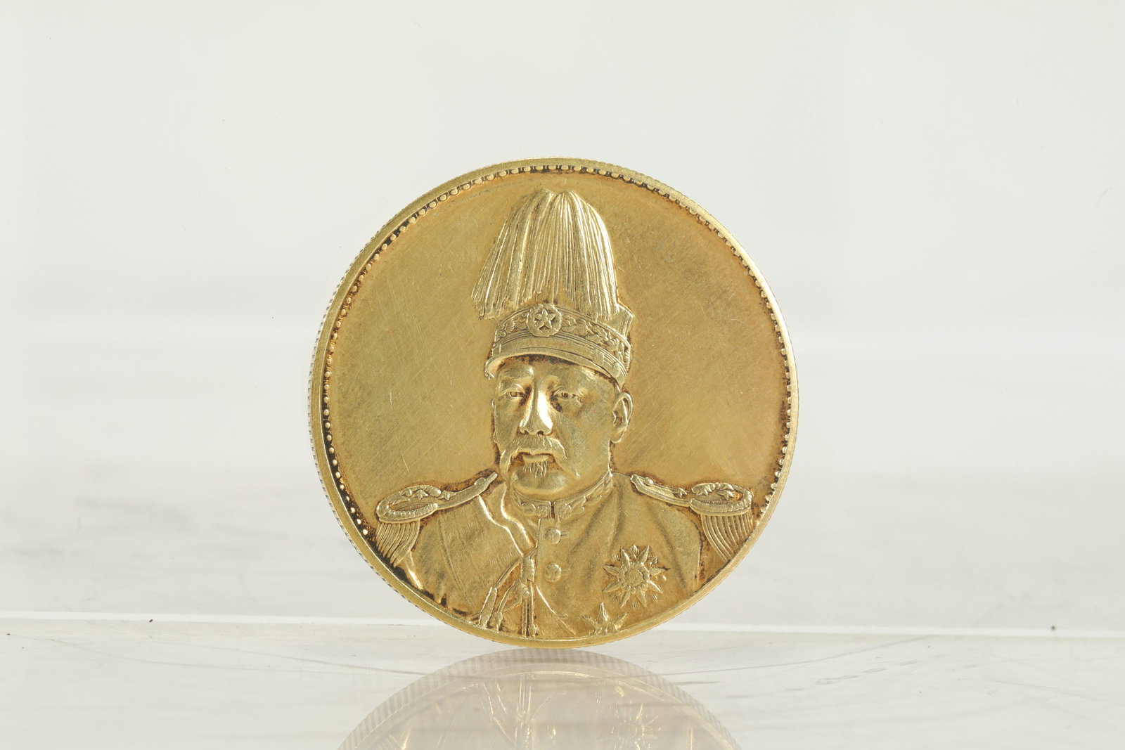 REPUBLIC OF CHINA GOLD COINS: D:3.9CM WT:37G
