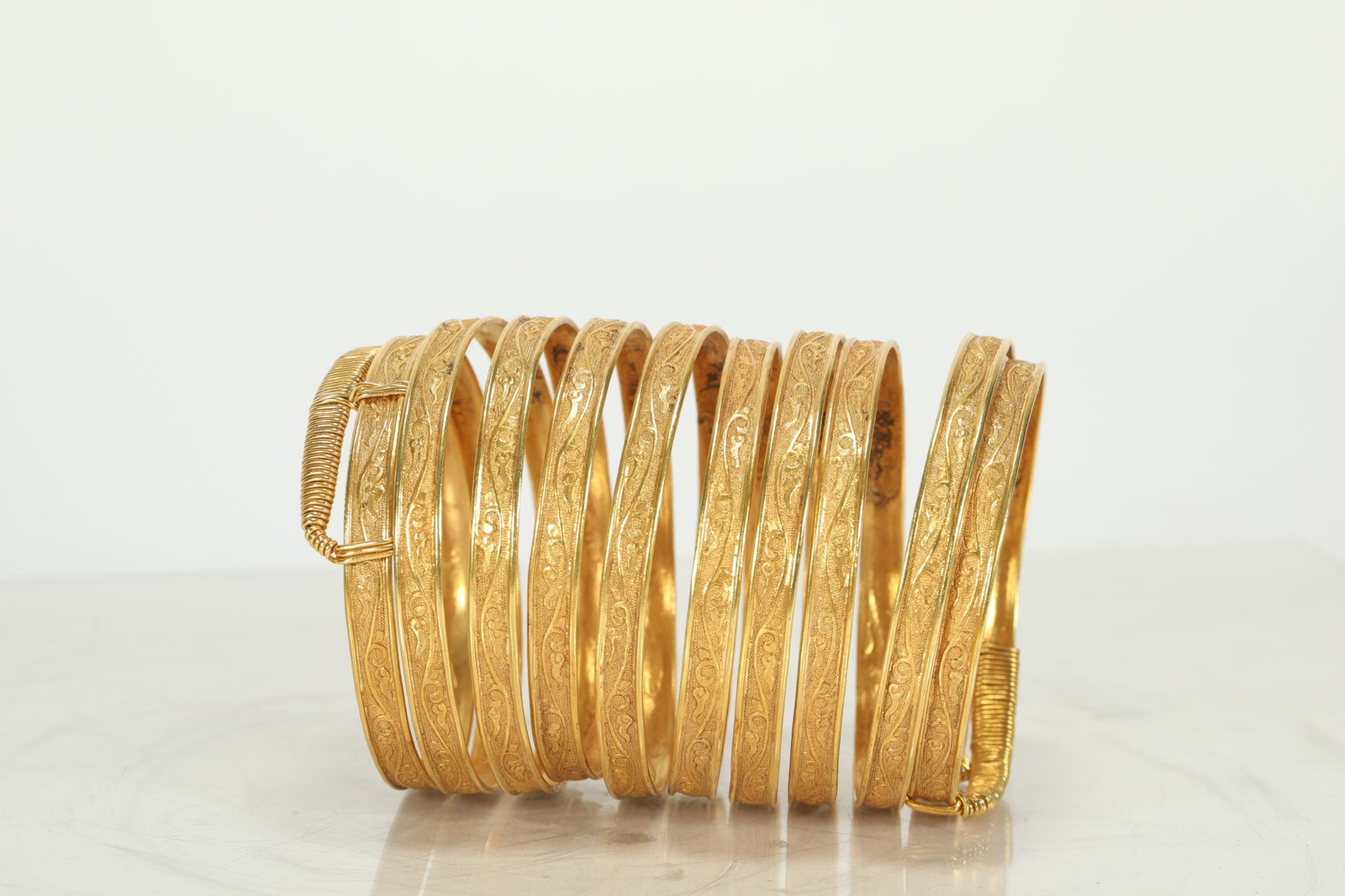 TANG DYNASTY SILVER-GILT ARMLET: D:6.5CM WT:143G