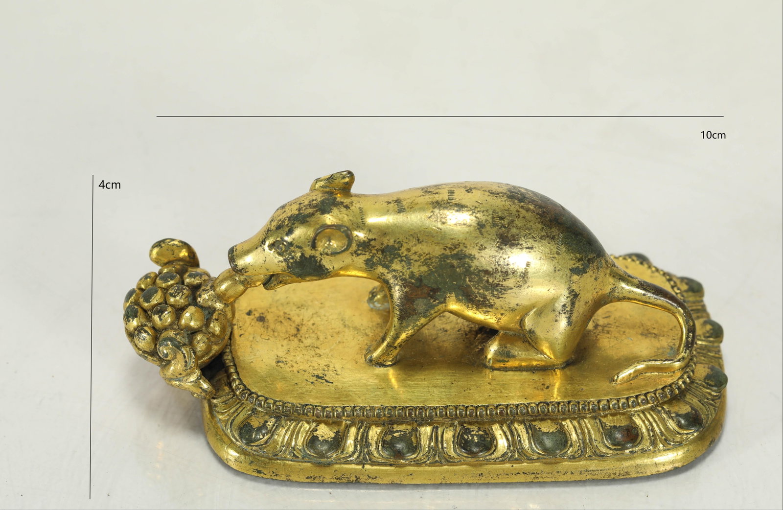 GILDED TREASURE RAT FROM THE QING DYNASTY: H:4CM L:10CM