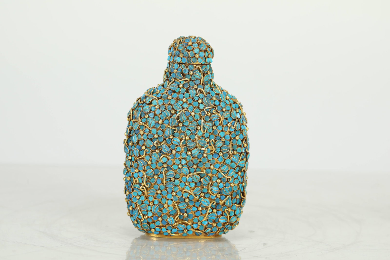 QING DYNASTY KINGFISHER FEATHER SNUFF BOTTLE: H:9CM L:5.6CM