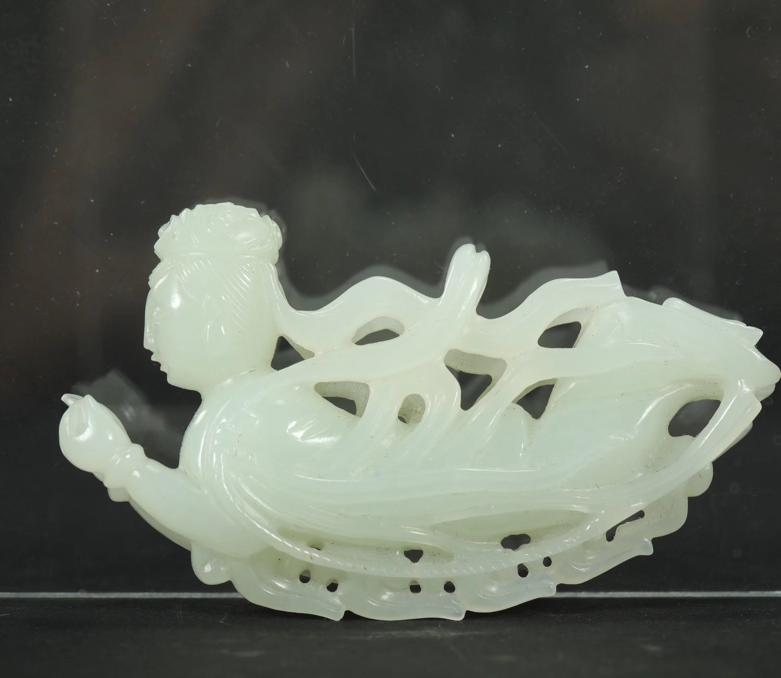 TANG DYNASTY WHITE JADE FLYING APSARA: H:4.5CM L:8CM